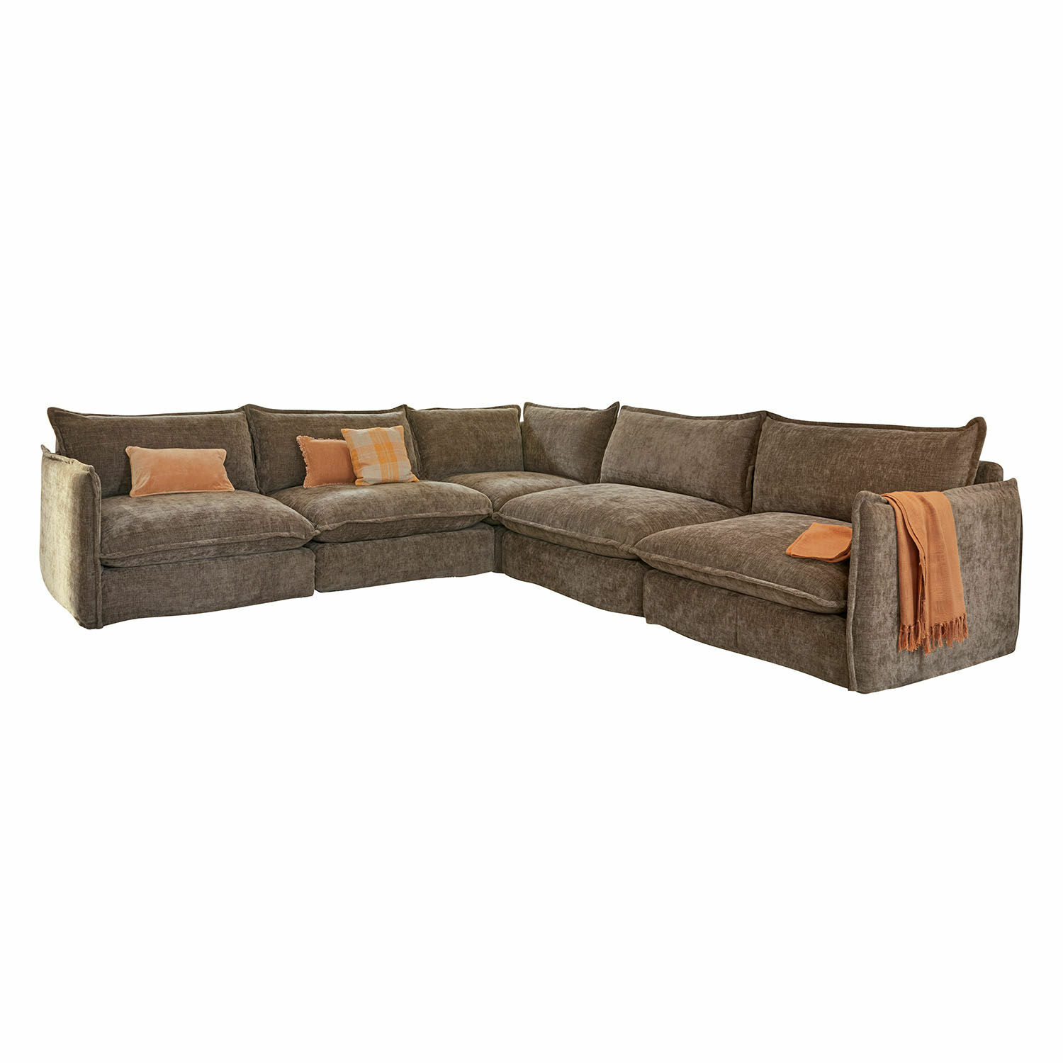 Sofa Illingworth Grosses braunes Ecksofa mit weichen Kissen und orangefarbenen Akzenten aus Stoff