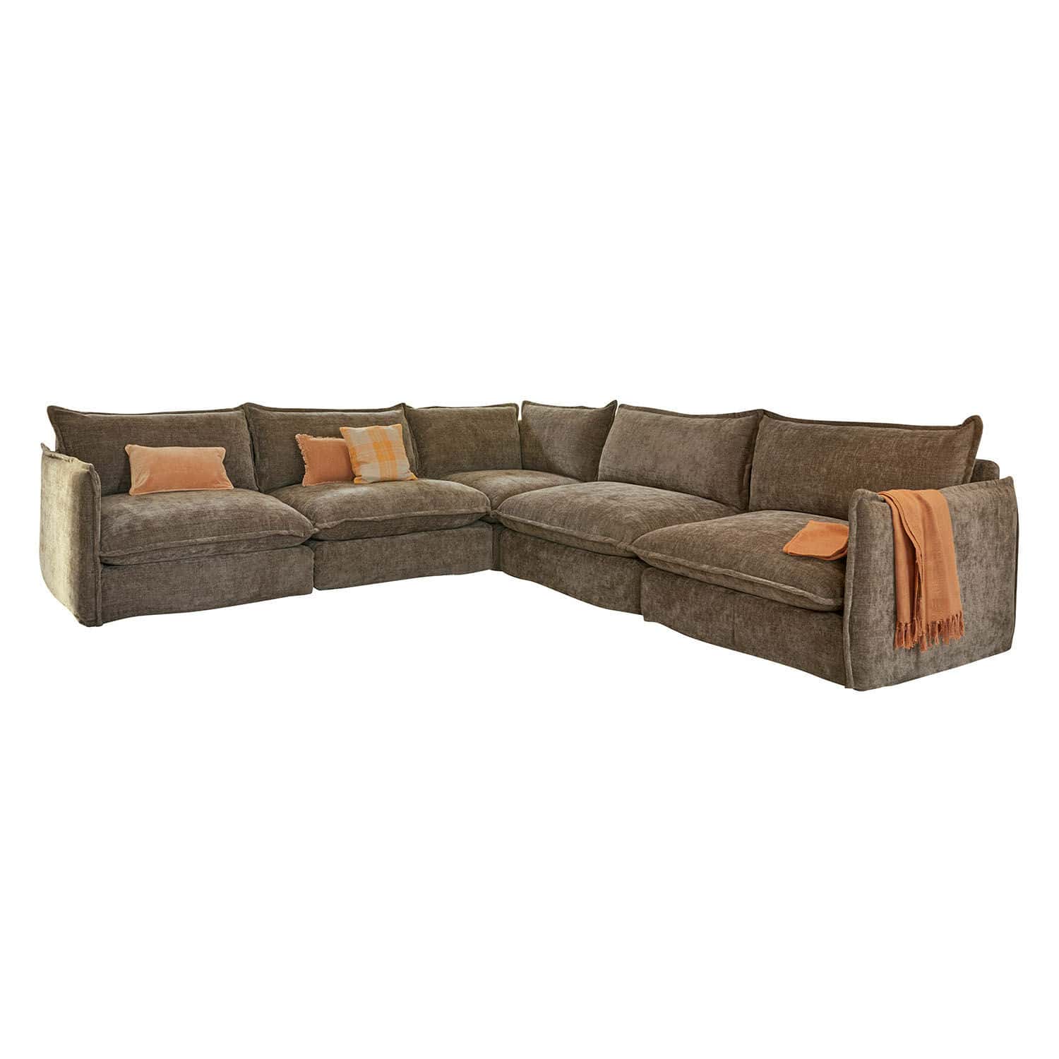 Sofa Illingworth Grosses braunes Ecksofa mit weichen Kissen und orangefarbenen Akzenten aus Stoff
