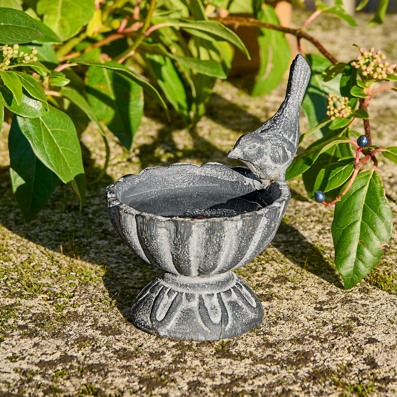 Vogelfutterstelle Méravon Dekorative graue Gusseisen-Schale mit Vogelmotiv, ideal für Garten oder Terrasse