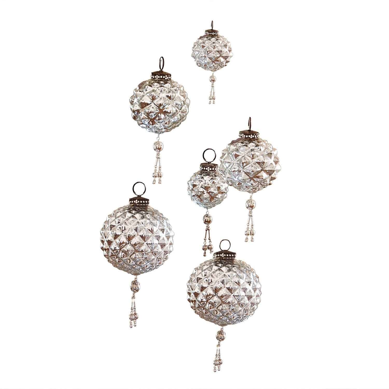 Weihnachtsschmuck 6er Set Murron Set aus transparenten Glas-Weihnachtskugeln mit Metallhaken und dekorativen Quasten