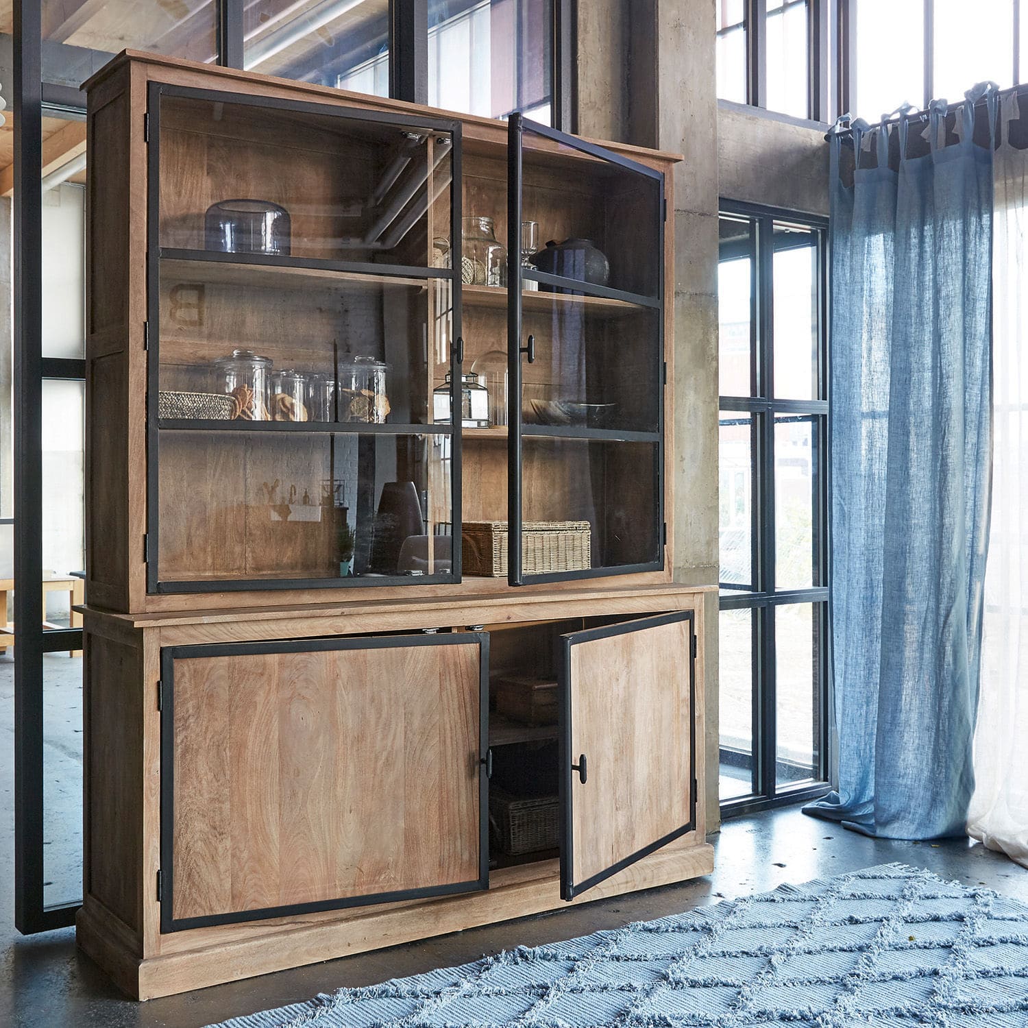 Schrank Leognan