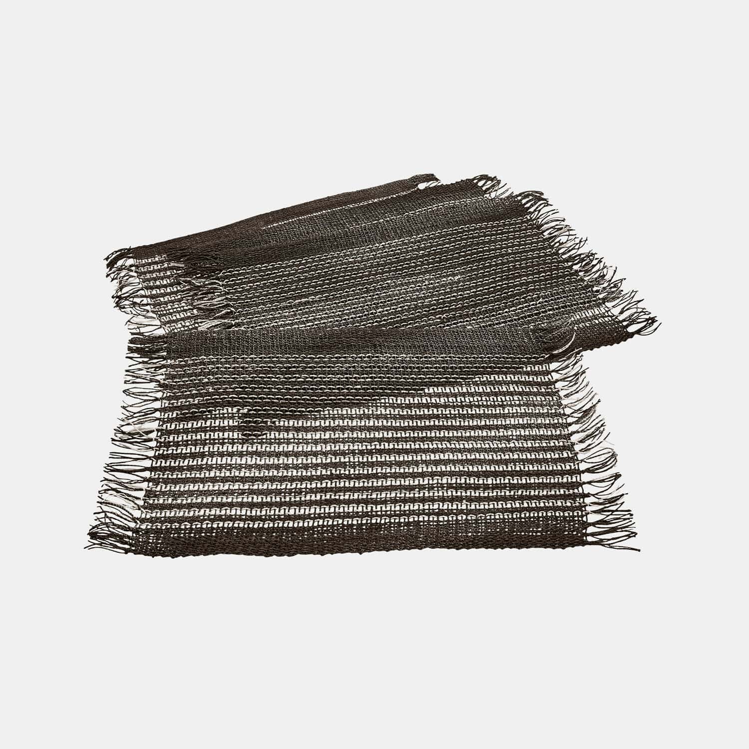 Brauner Tischläufer mit Fransen aus Naturmaterial, rustikale Tischdekoration