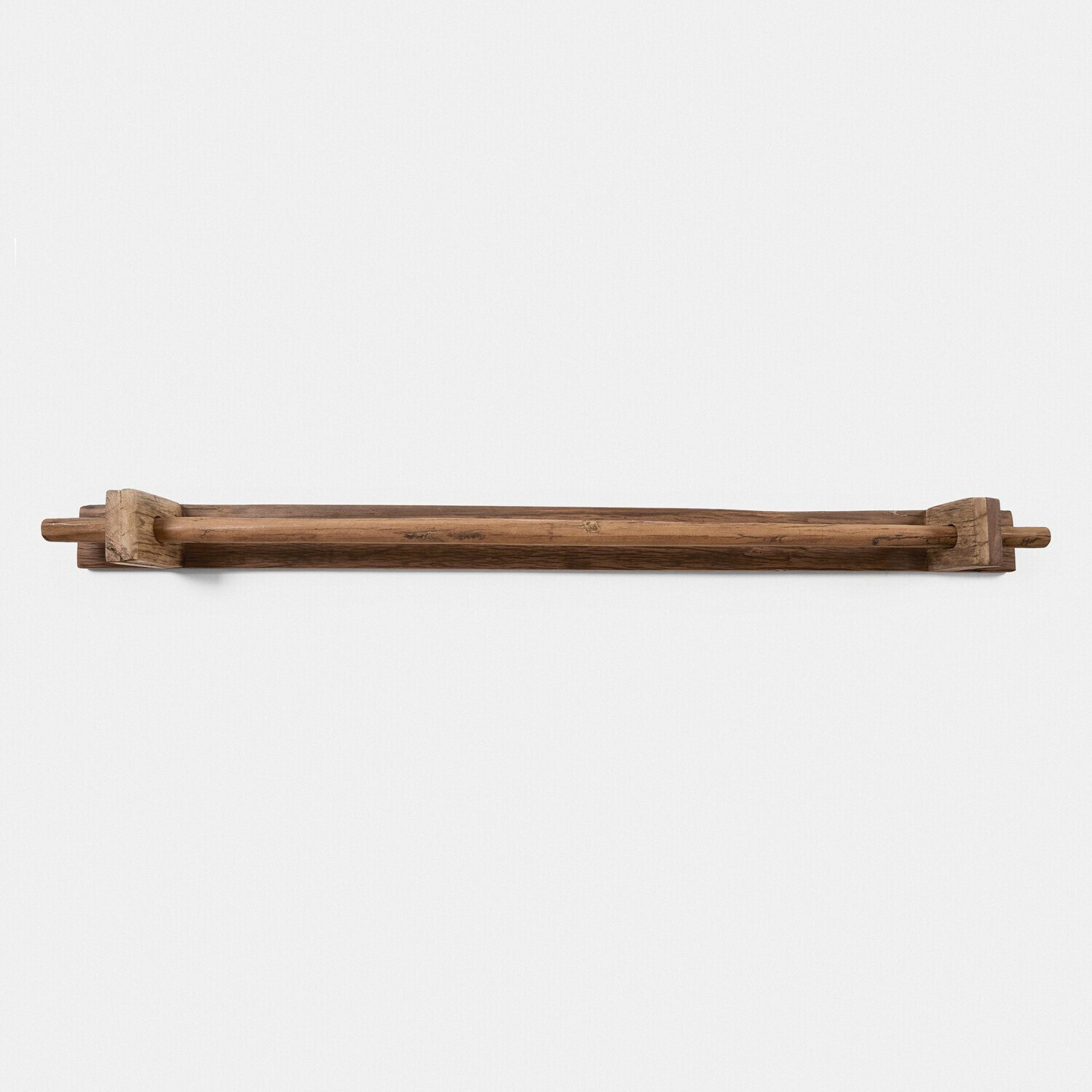 Gardinenstange Einid Wandgarderobe aus Naturholz in Braun zur Aufbewahrung von Kleidung und Accessoires