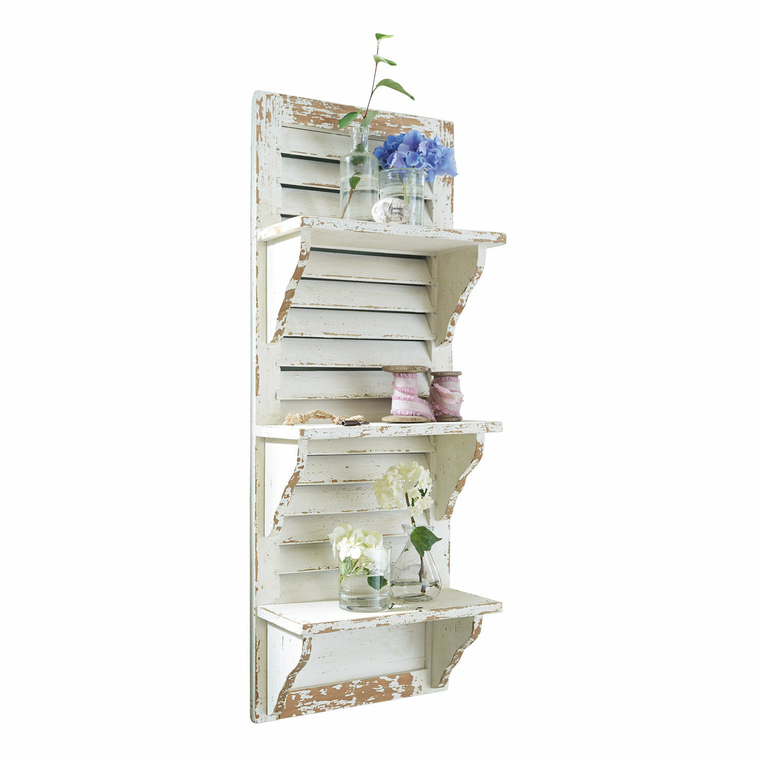 Wandregal Morclerey Rustikales weisses Holz-Wandregal mit abgenutztem Look, dekoriert mit Blumen und Glasvasen