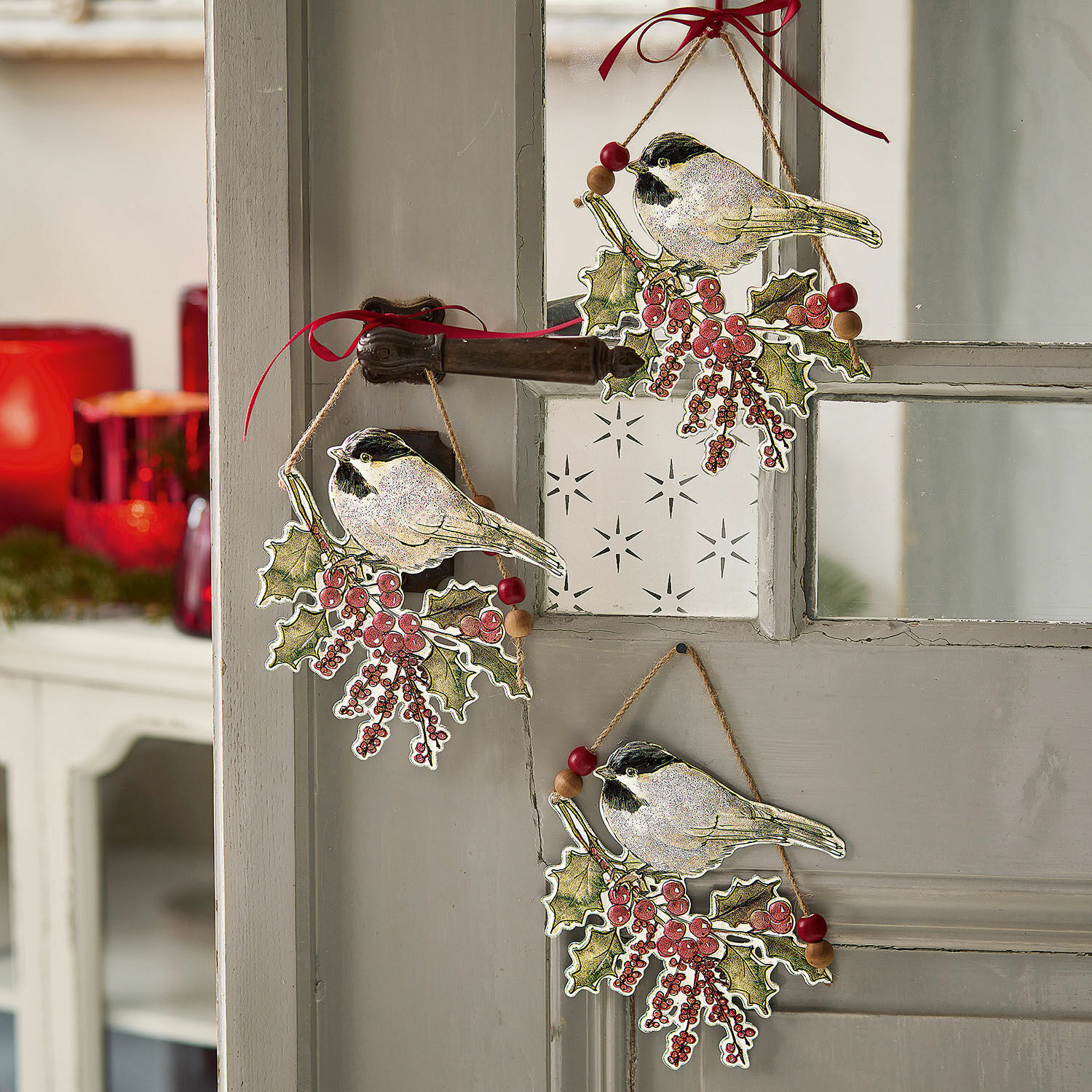 Anhänger 3er Set Eliza Weihnachtliche Dekoration mit Vögeln und roten Beeren an grauer Türe, festliche Anhänger