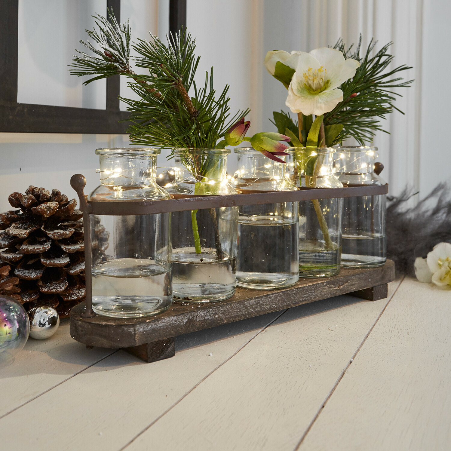 Vase 5er Set Ranjo Dekoratives Glasvasen-Set auf Holzbrett mit grünen Zweigen und LED-Lichterkette für Wohnraumdekoration