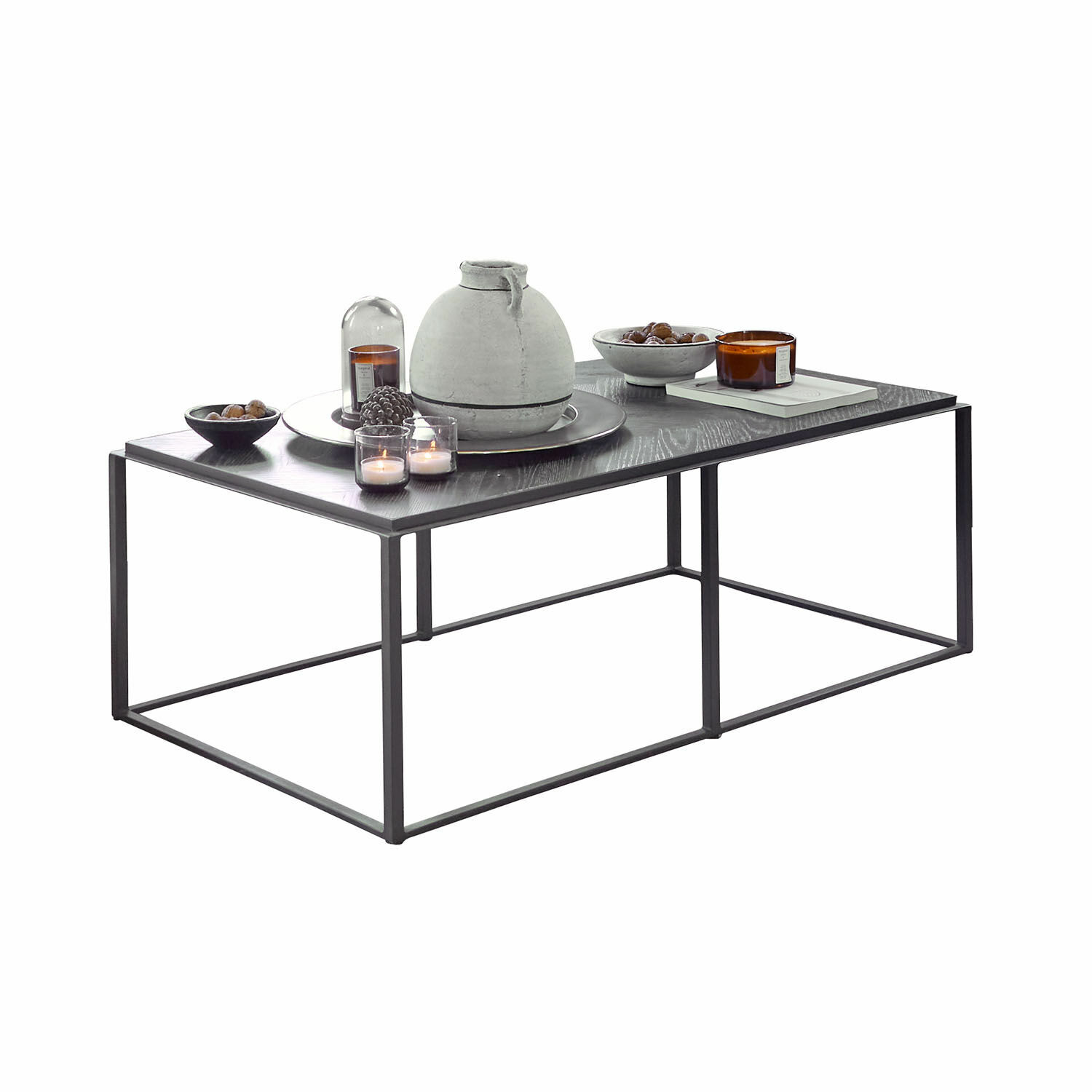 Couchtisch Lumesto Moderner Couchtisch mit Metallgestell und dunkler Holzplatte, darauf dekorative Accessoires