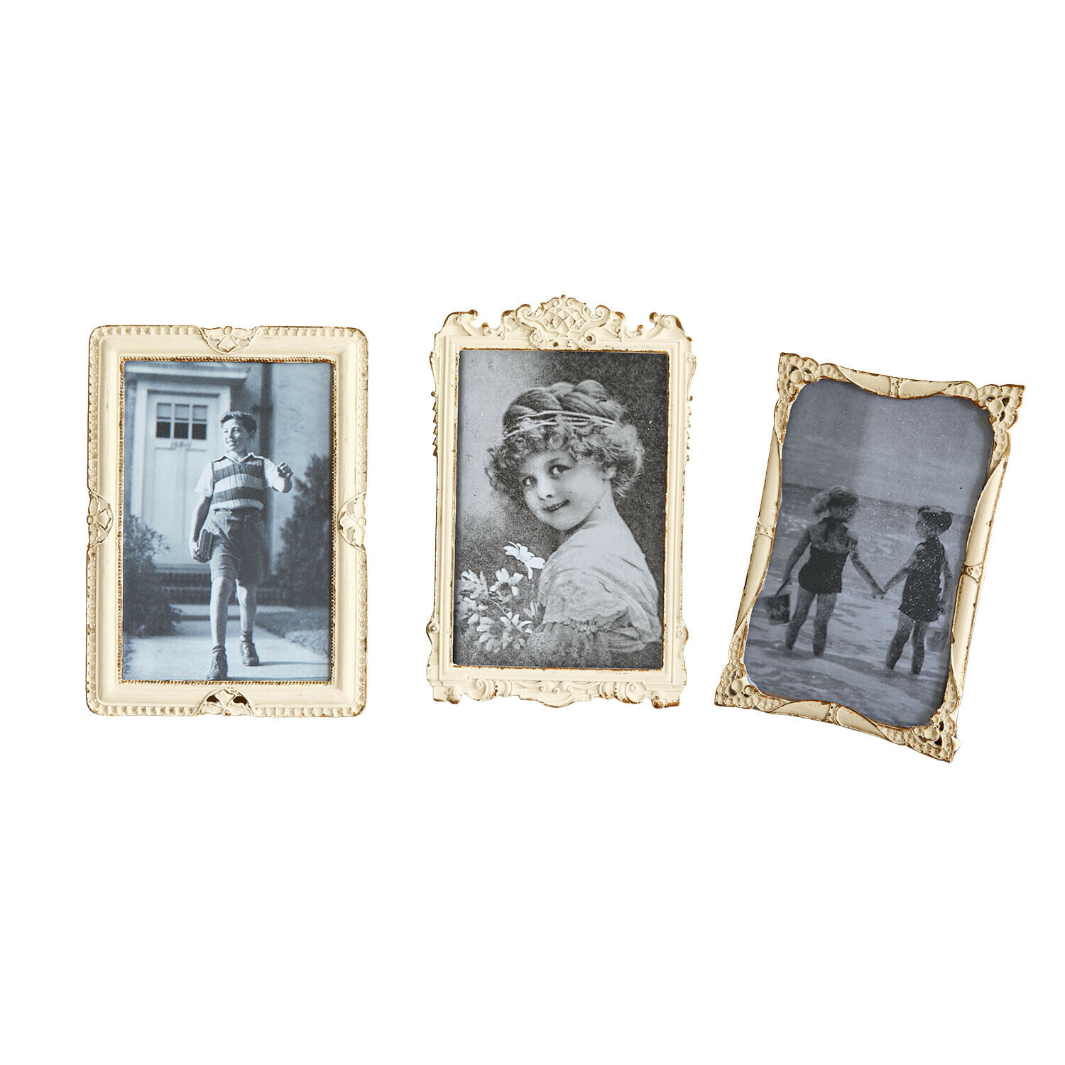 Bilderrahmen 3er Set Jorivex Drei cremefarbene Bilderrahmen mit Verzierungen und schwarz-weißen Retro-Kinderfotos