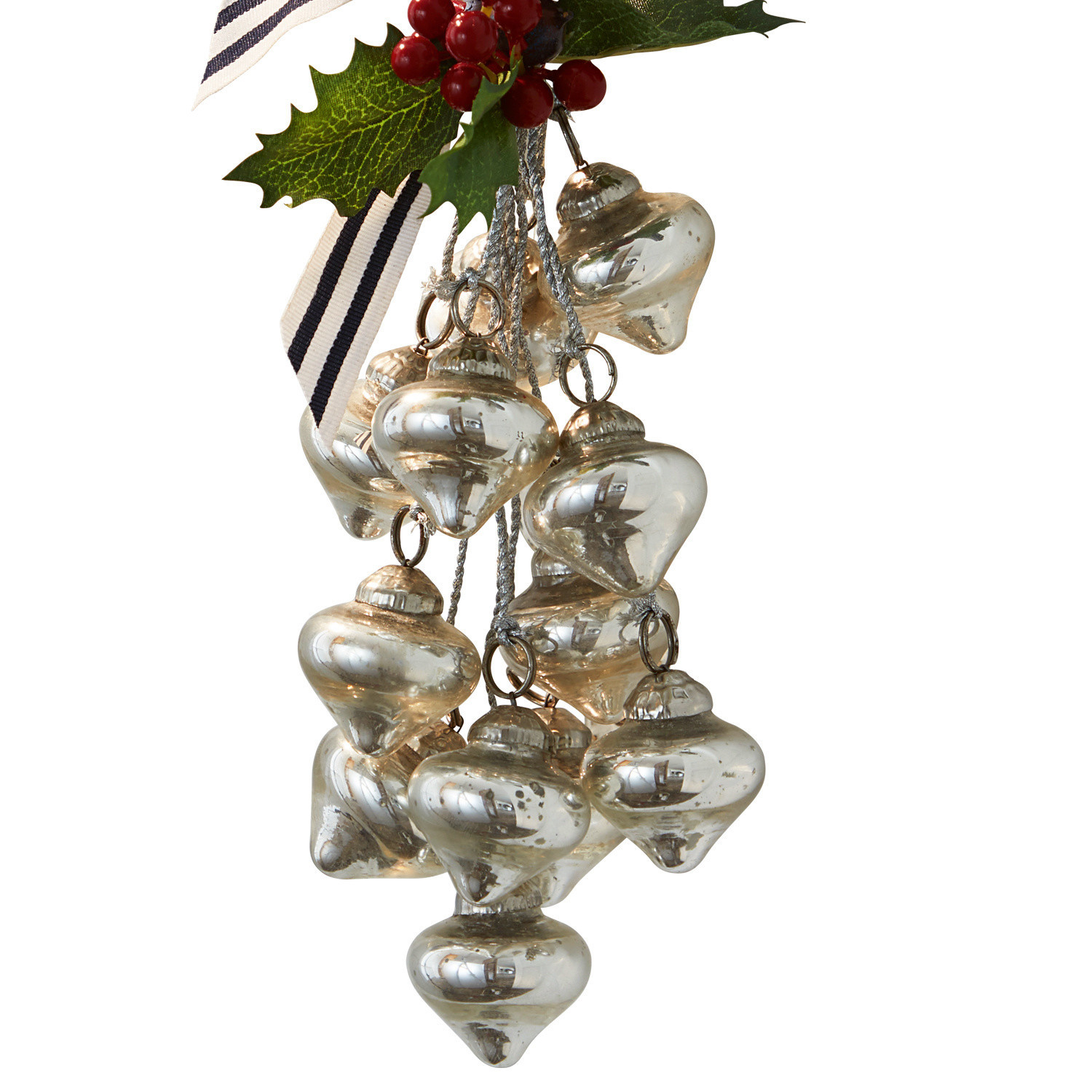 Weihnachtsschmuck Sassey Set aus silbernen Glas-Weihnachtsanhängern mit roten Beeren und grünen Blättern für Festdekoration