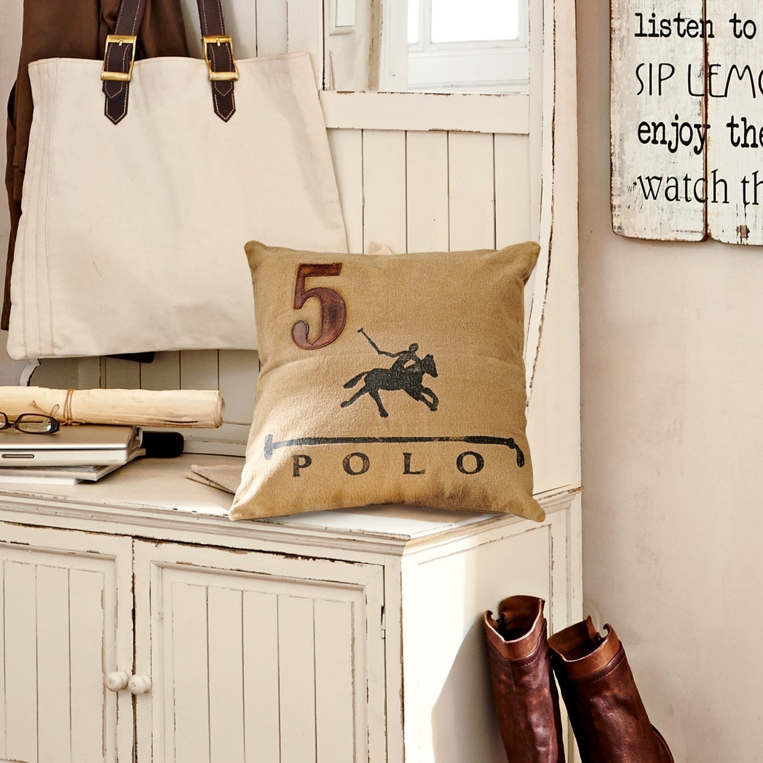 Kissen Horse Beige Dekokissen mit Polo-Motiv und Nummer 5 auf hellem Hintergrund im Vintage-Stil