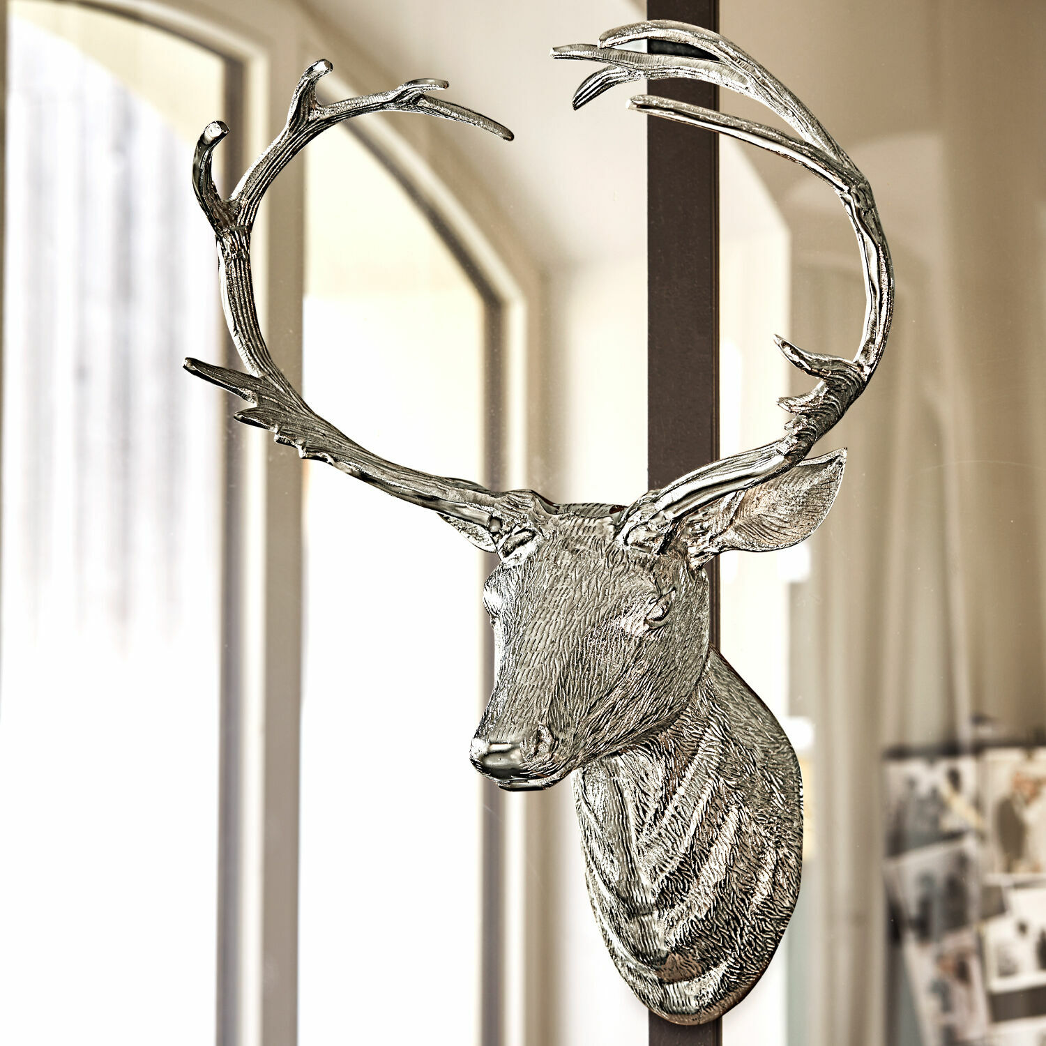 Deko-Hirschgeweih Amirak Silberne Wanddekoration aus Metall mit Hirschkopf und Geweih für modernes Interieur