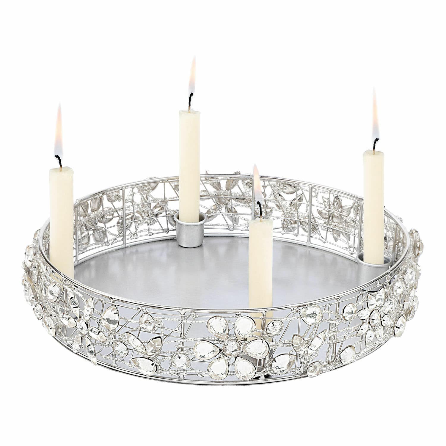 Kerzenhalter Hope Runder silberner Metallkerzenhalter mit Blumenornamenten und vier weissen brennenden Kerzen als Dekoration