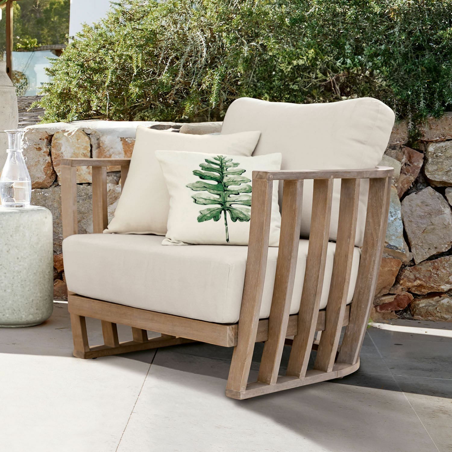 Sessel FSC -100% Vézère, Stabiles Eukalyptusholz mit FSC -Siegel, Dezentes White-Washed-Finish, Komfortabel gepolsterte Kissen in creme/braun
