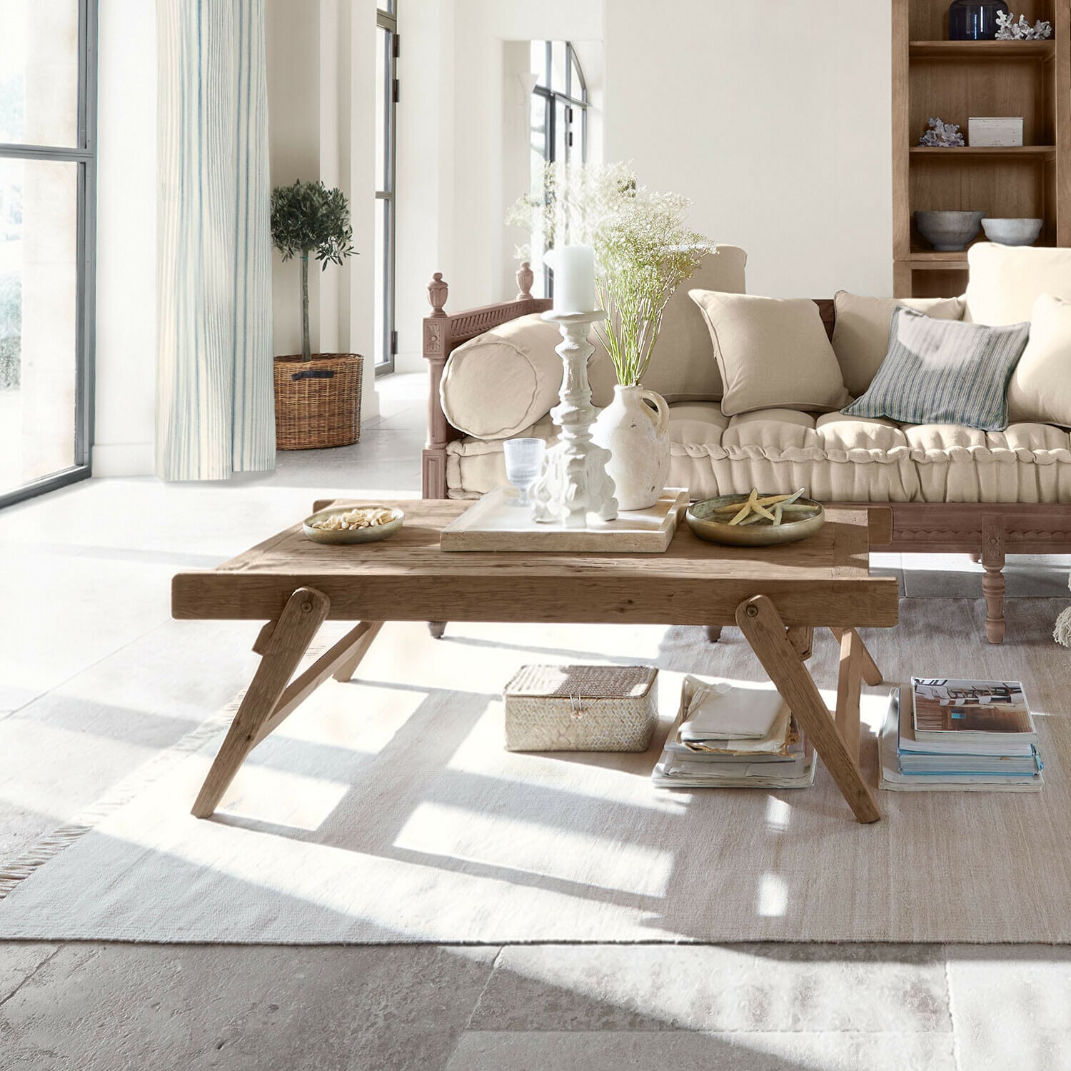 Couchtisch Torenno, Wiederaufbereitetes Salbaumholz, Spürbar authentische Holzstruktur, Klappbare Beine – funktional & schön in antikbraun