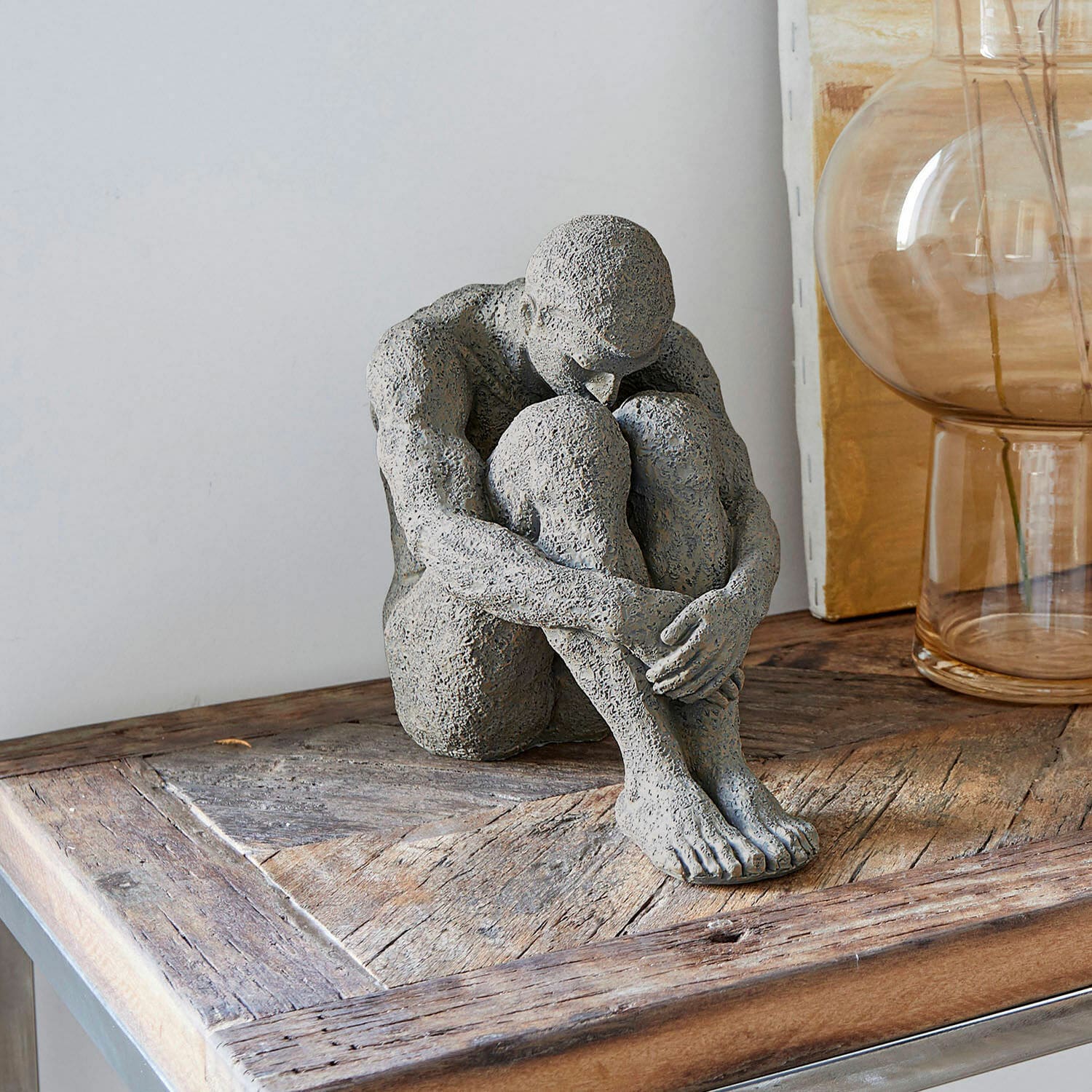 Figur Antony, Handbearbeiteter Kunststein, Hochwertiges Antik-Finish, Zeitlos schön in antikgrau
