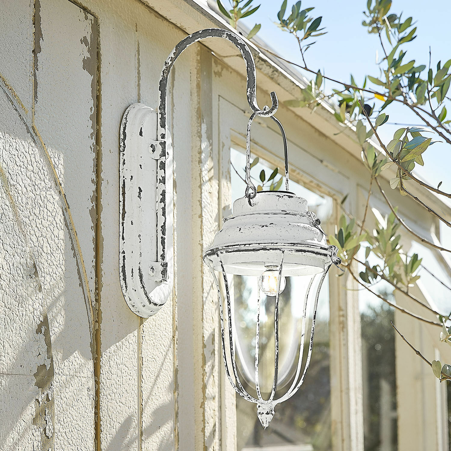 Solar-Laterne Galexor Weisse Metall-Wandleuchte im Vintage-Stil mit klarem Glas für die Aussenbeleuchtung im Gartenbereich