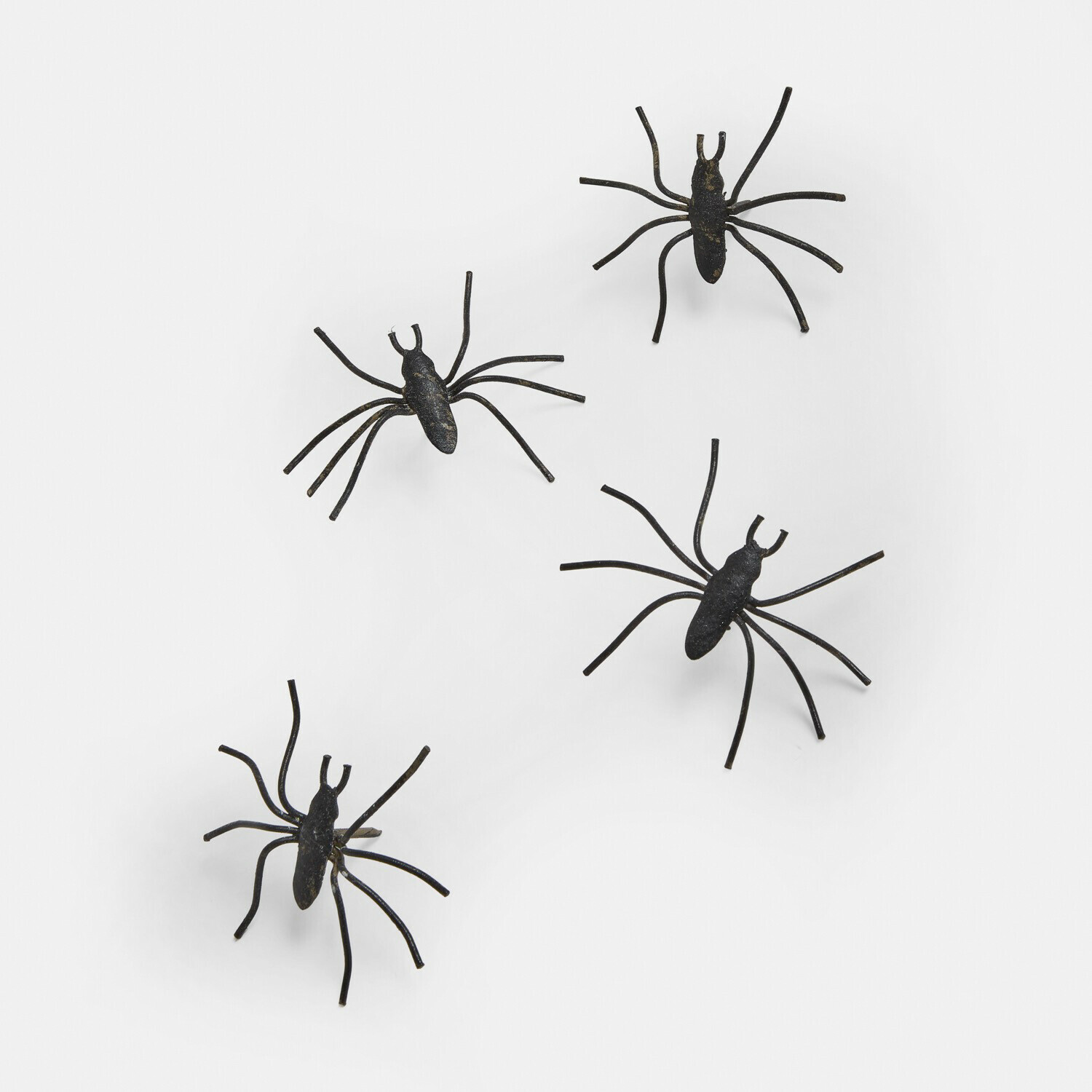 Deko-Pin 4er Set Gwynetha Vier schwarze Metallspinnen-Dekorationen auf weissem Hintergrund, Halloween-Deko