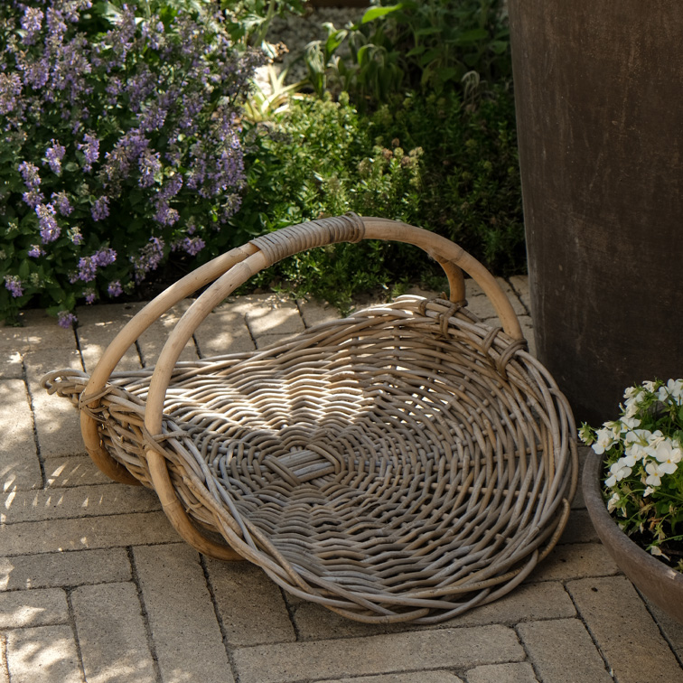 Natürlicher Weidenkorb mit Griff, ideal für Garten oder Picknick