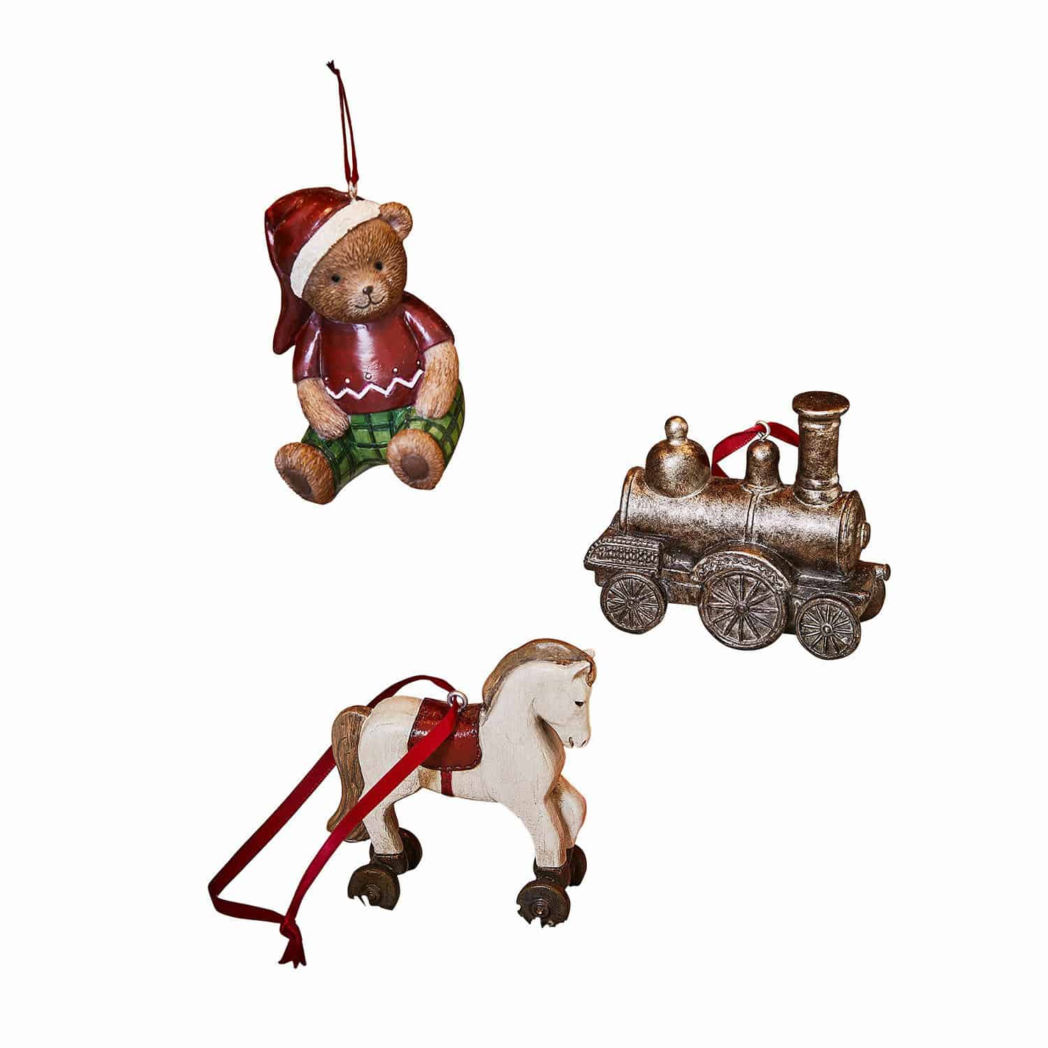 Anhänger 3er Set Larielle Set mit drei Weihnachtsanhängern: Bär mit roter Mütze, goldene Lok und weißes Pferd auf Rollen