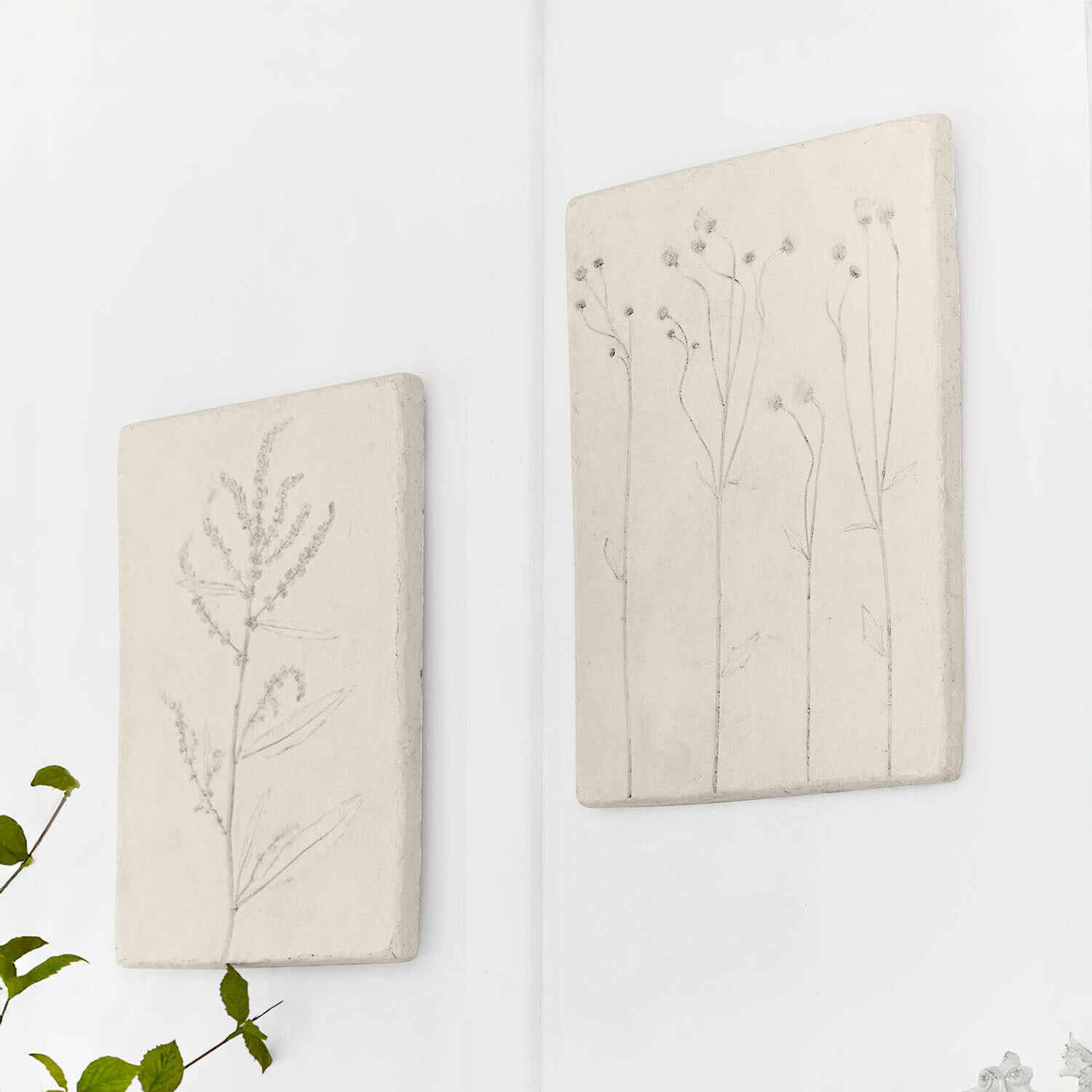 Wandbild 2er Set Maevara Zwei beige Wandtafeln mit Pflanzenmotiven, minimalistische Wanddekoration für Innenräume