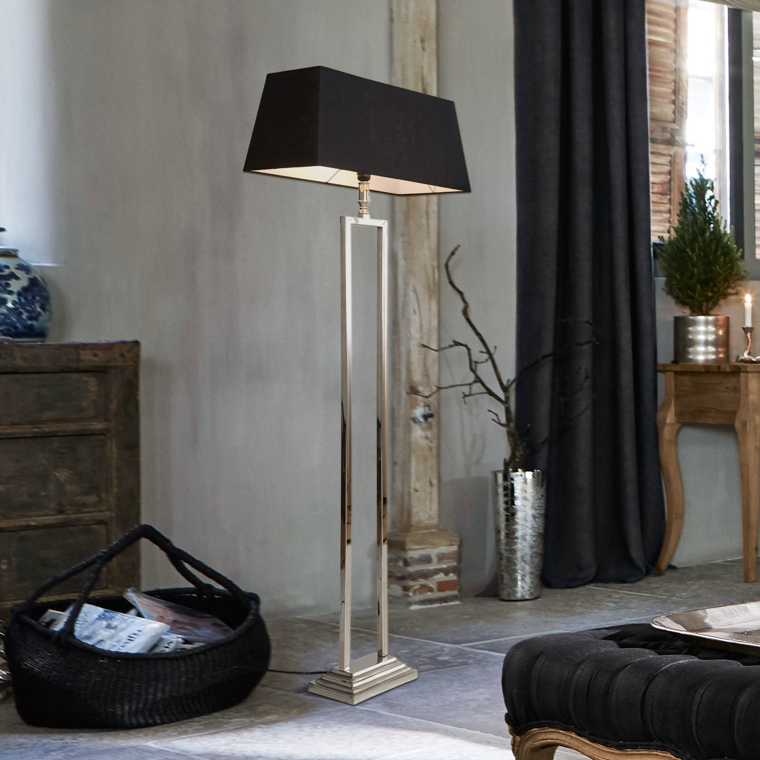 Stehlampe Barki Moderne Stehlampe aus silbernem Metall mit schwarzem Lampenschirm für das Wohnzimmer