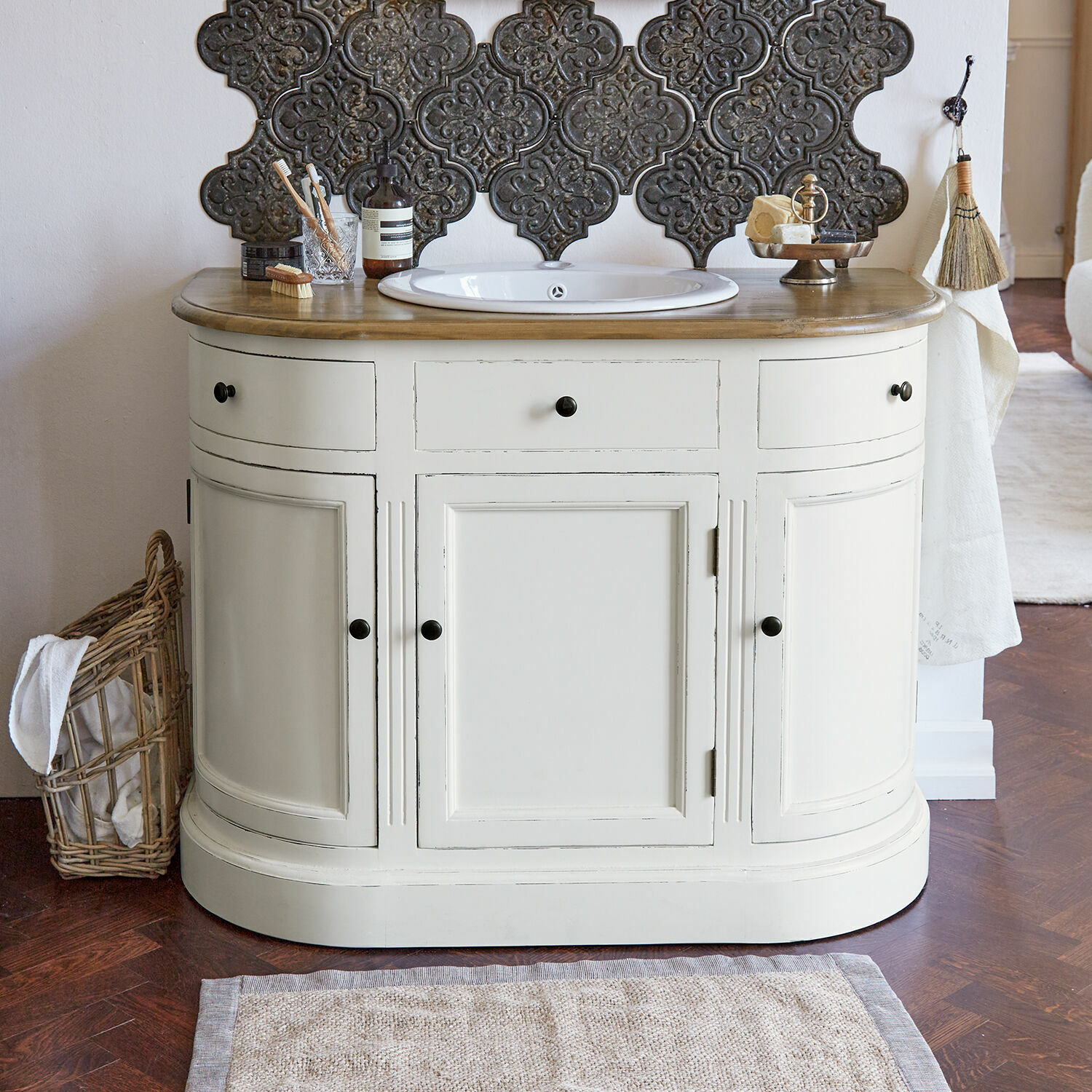 Waschtisch Louisiana Weisser Holz-Badezimmerschrank mit Lavabo und Holzplatte, Vintage-Stil, dekorative Wandplatten