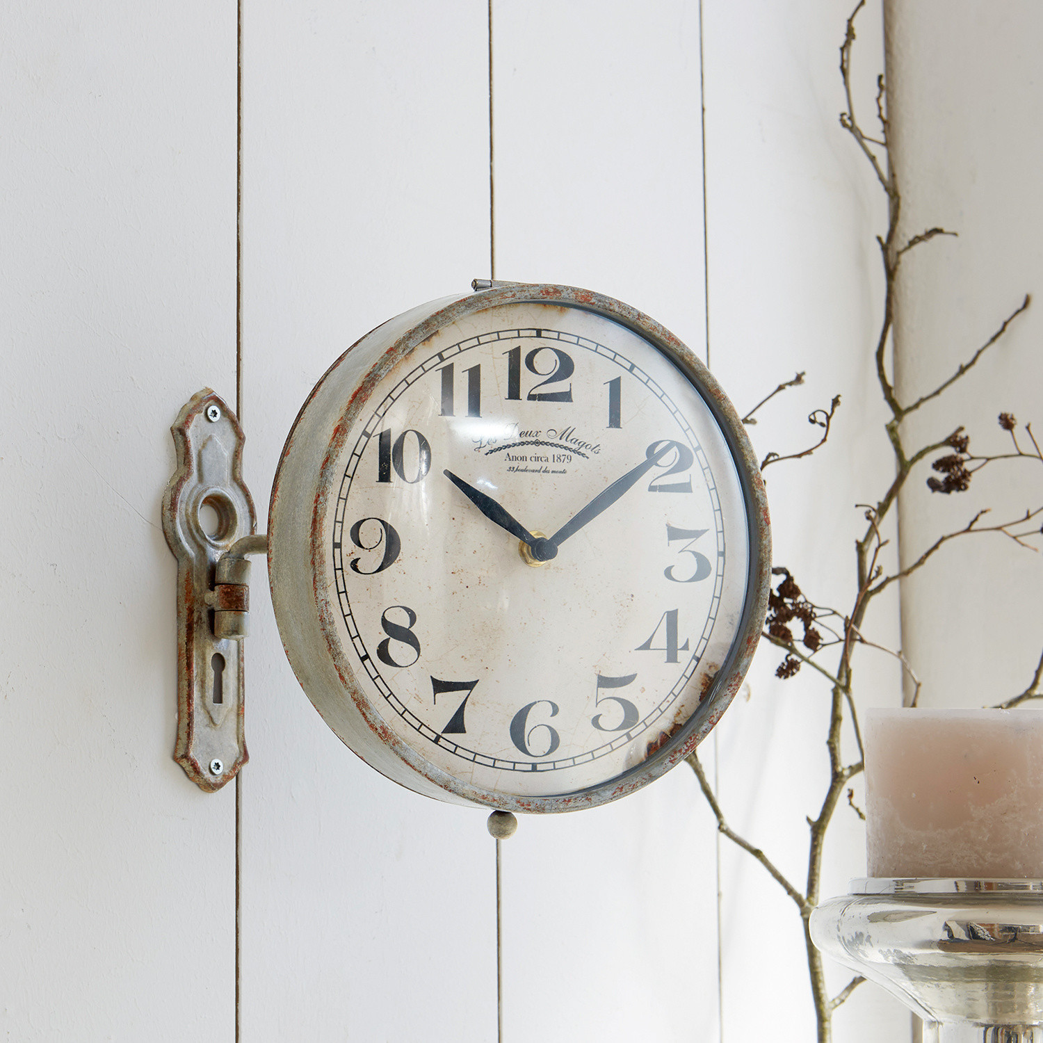 Uhr Adama Vintage-Wanduhr aus Metall in Grau mit schwarzen Zahlen, dekorativer Retro-Stil für Innenräume