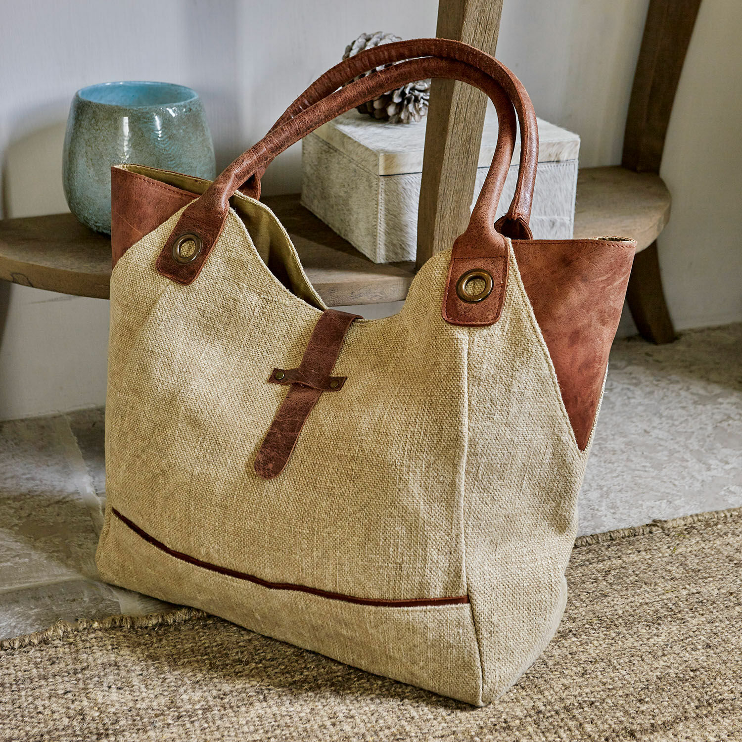 Tasche Valeska Beige Stofftasche mit braunen Lederdetails und Griffen, praktische Tasche für den Alltag und Einkäufe