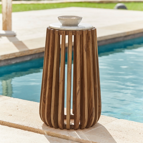 Beistelltisch aus Teakholz mit weisser Marmorplatte, ideal für Garten und Poolbereich