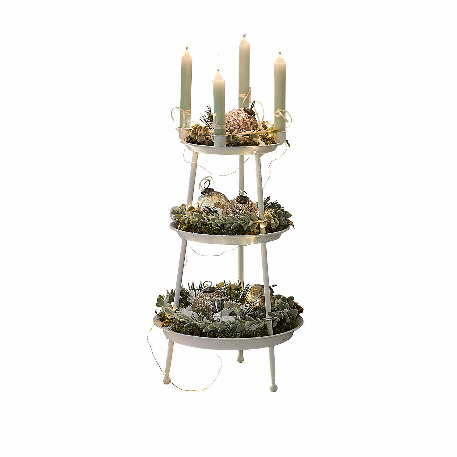 Etagere Mont Argenté Dreistufige weisse Metall-Weihnachtsdekoration mit grünen Zweigen und Kerzen