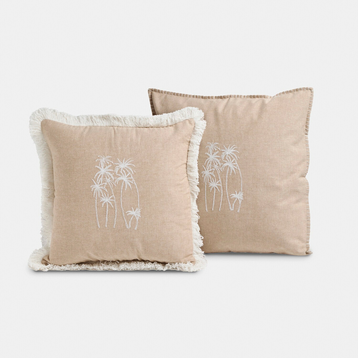 Beige Dekokissen aus weichem Stoff mit weisser Palmenstickerei und Fransenrand