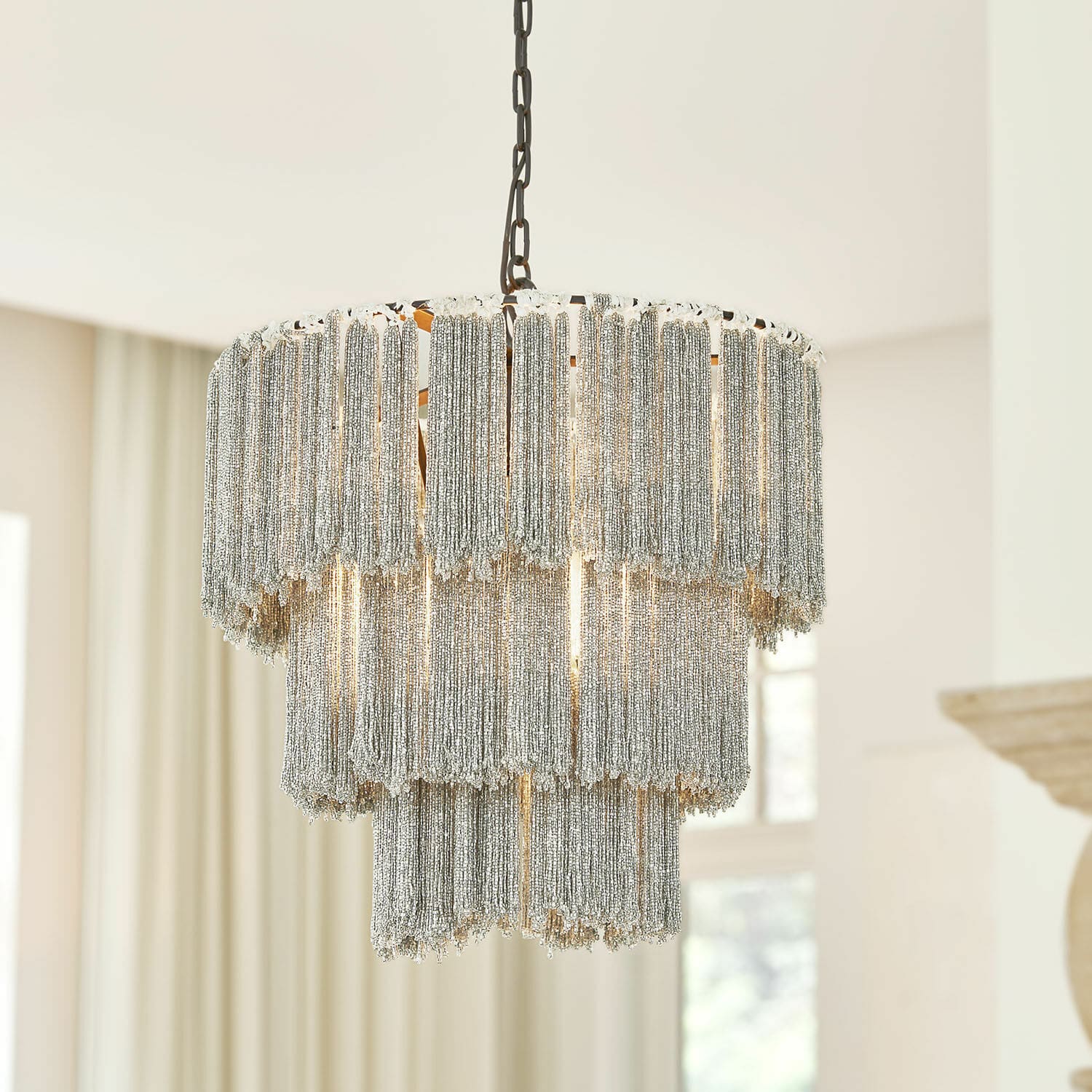Leuchter Ivry-la-Rivière Hängender Kronleuchter mit silbernen Metallfransen im Vintage-Stil für das Wohnzimmer