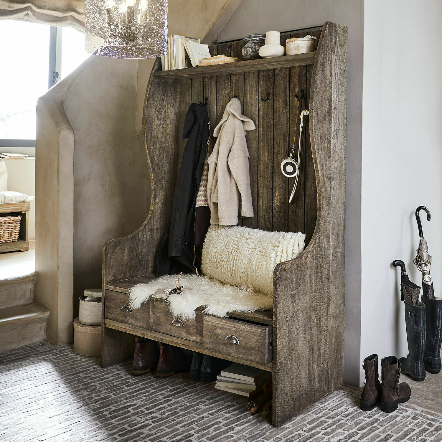 Garderobe New Windsor Rustikale Holzbank mit Garderobe und drei Schubladen in natürlicher Farbe für den Flur