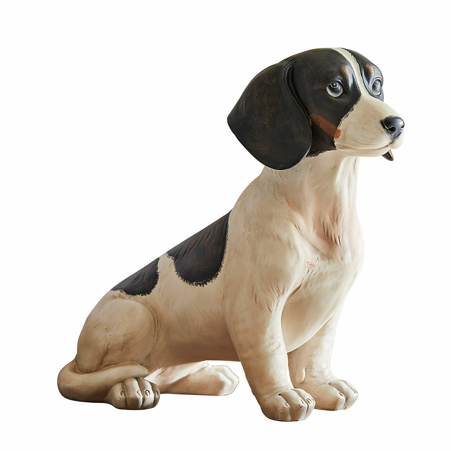 Deko-Hund Bryan Figur eines sitzenden Hundes in Beige und Schwarz aus robustem Material zur Wohnraumdekoration