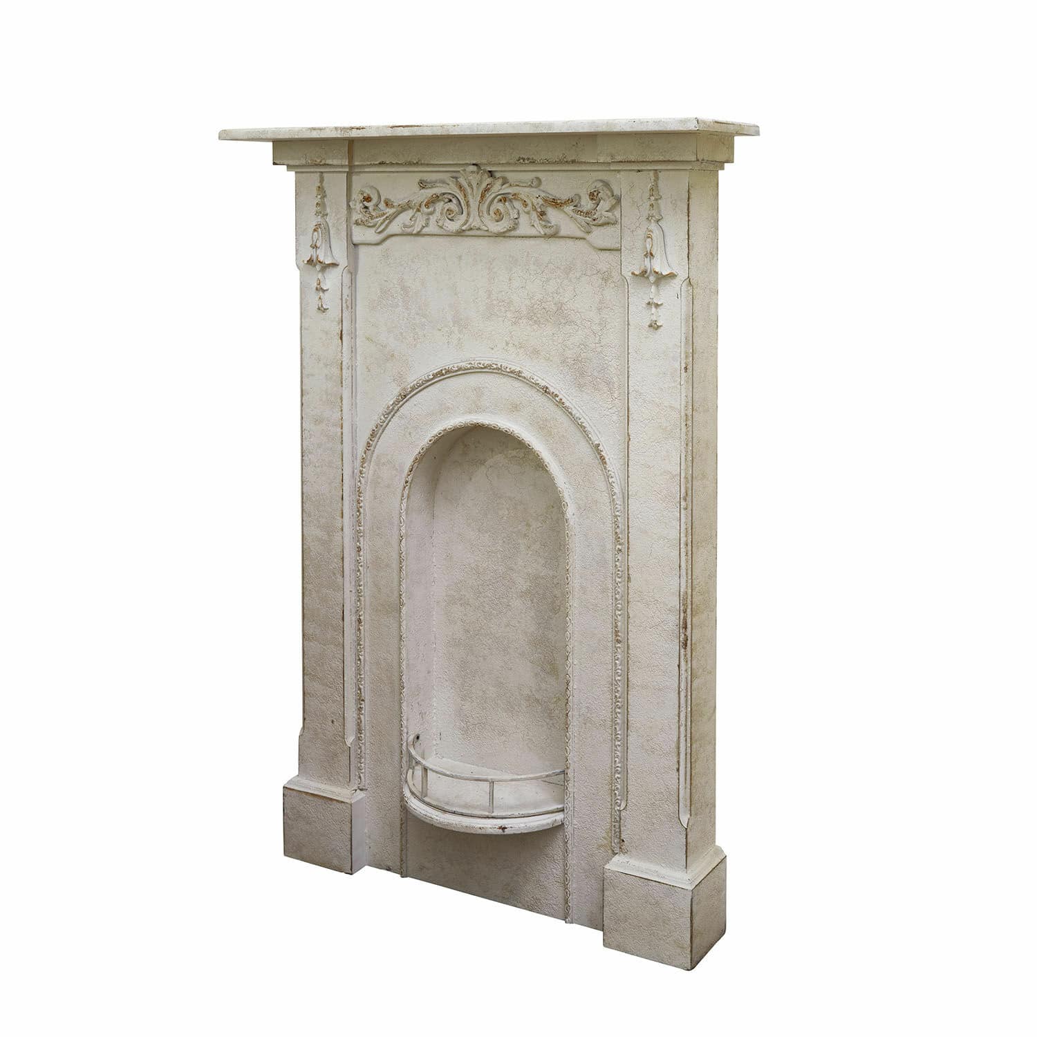 Kaminkonsole Câlanette Dekorativer weisser Kamin aus Kunststein mit verzierten Reliefs und Ablagefläche im Vintage-Stil