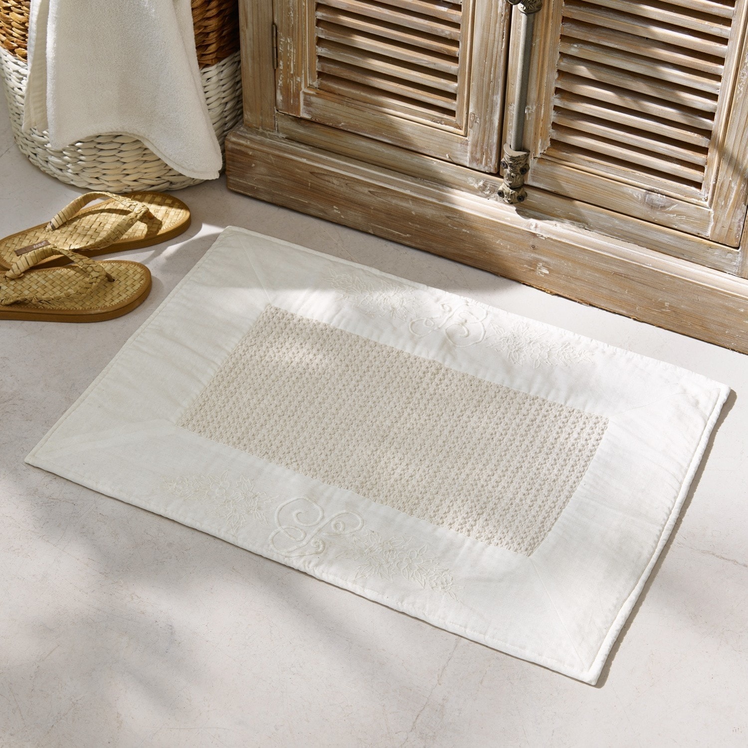 Badematte Padrig Beige Baumwoll-Badematte mit besticktem Muster und weicher Mitte für den Boden