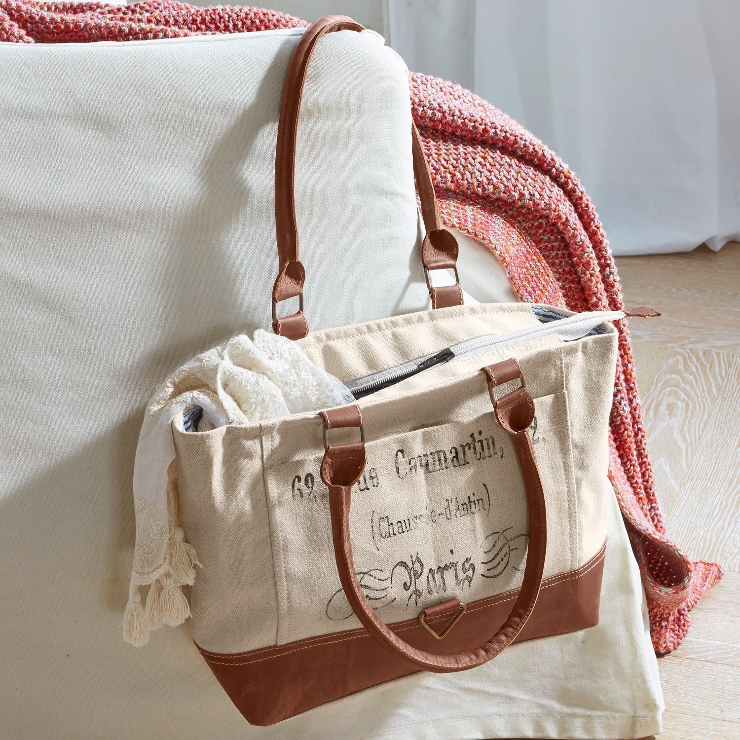 Tasche Linna Beige Stofftasche mit braunen Lederdetails und Paris-Aufdruck, praktische Alltagstasche mit Reissverschluss