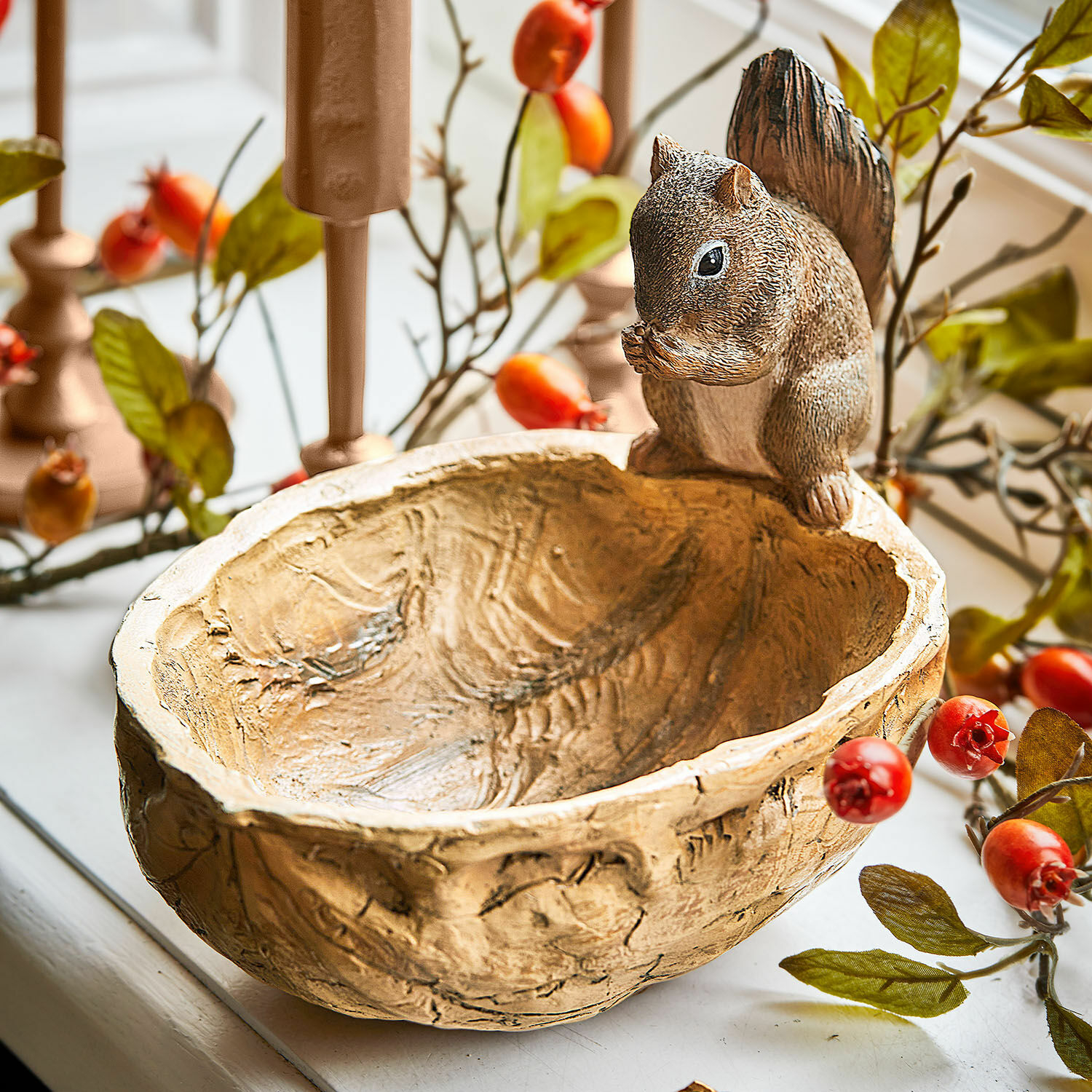 Deko-Schale Orinell Dekorative beige Schale aus Kunstharz mit Eichhörnchenfigur, Tisch- und Wohnaccessoire