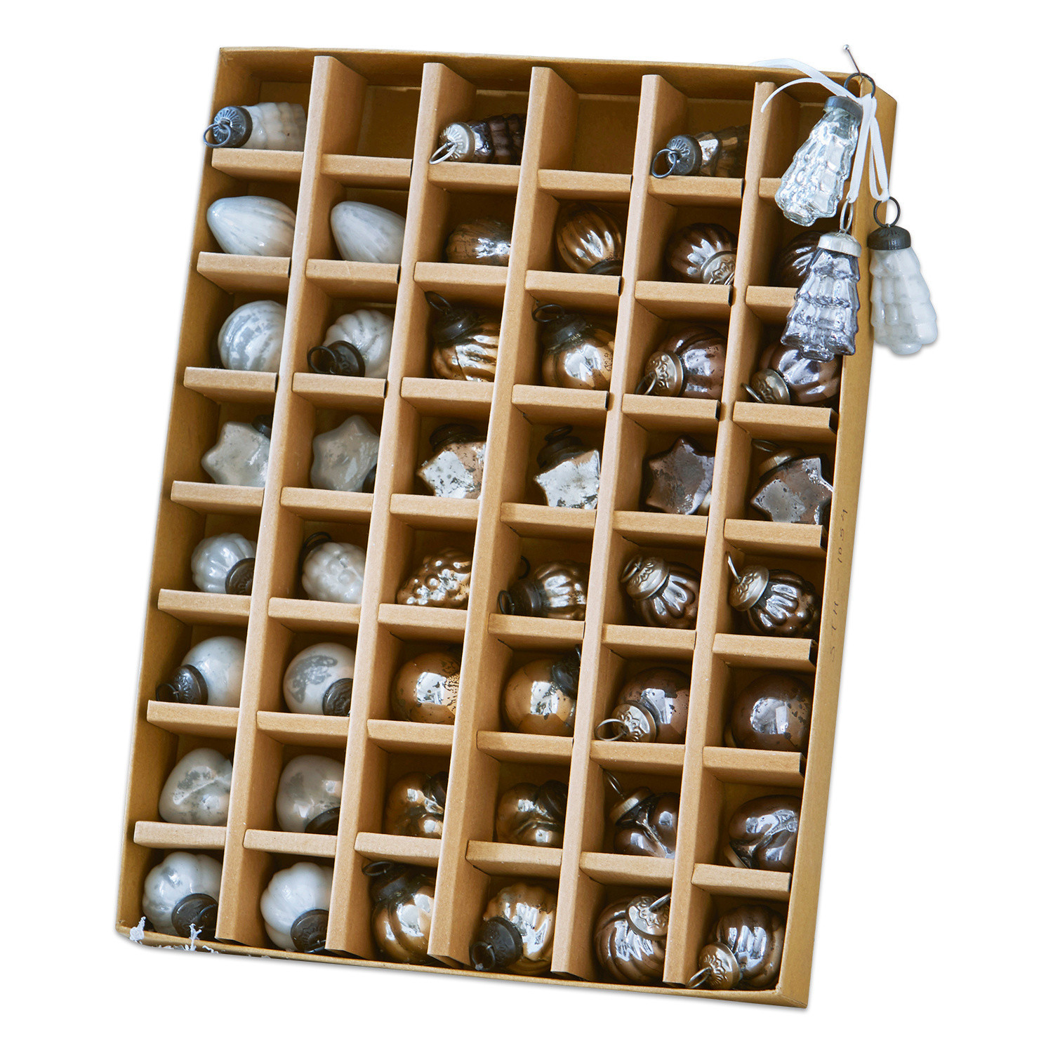 Weihnachtsschmuck 48er Set Lyla Set aus Glas-Weihnachtskugeln in Schachtel, silberner und weisser Vintage-Christbaumschmuck