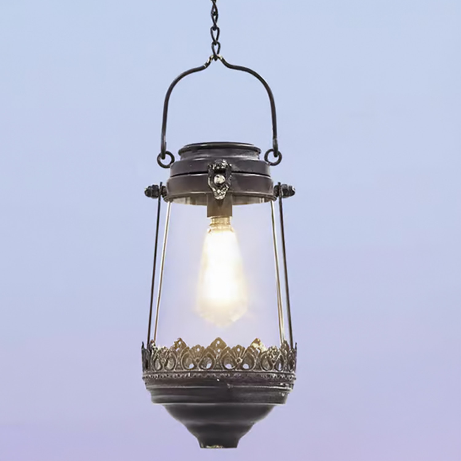 Hängende Metalllaterne mit dekorativem Muster und Glasgehäuse, Vintage-Stil, dekorative Beleuchtung