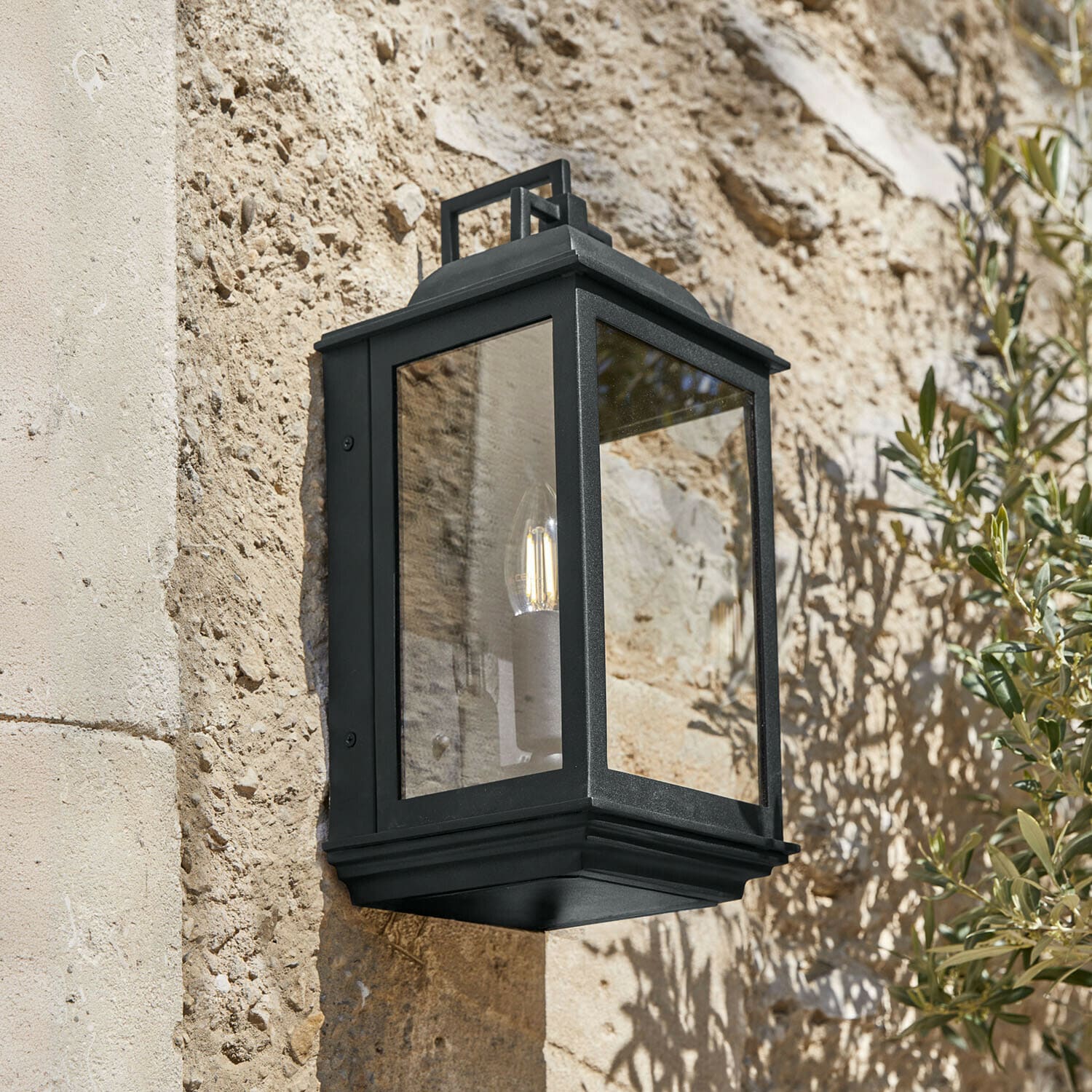 Außenwandlampe Tovre Schwarze Metall-Wandleuchte mit klarem Glas, Aussenbeleuchtung für Hausfassade