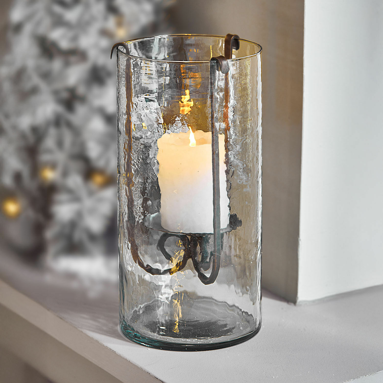 Windlicht Thjora Glaswindlicht mit Metallhalter und weisser Kerze, Wohnaccessoire, LED-Beleuchtung