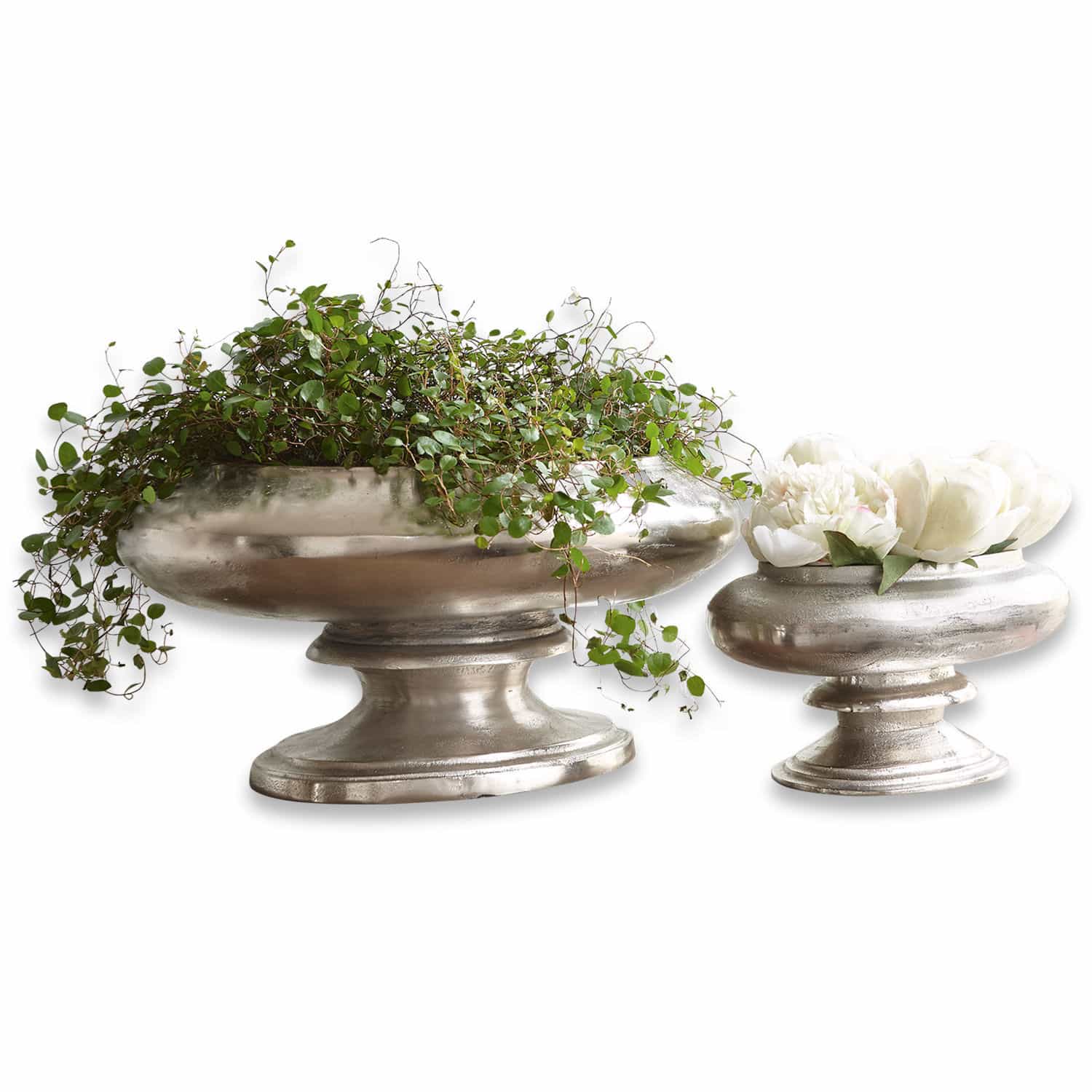 Vase 2er Set Loyère Zwei silberne Metallvasen auf Fuss mit grünen und weissen Blumen zur Innendekoration