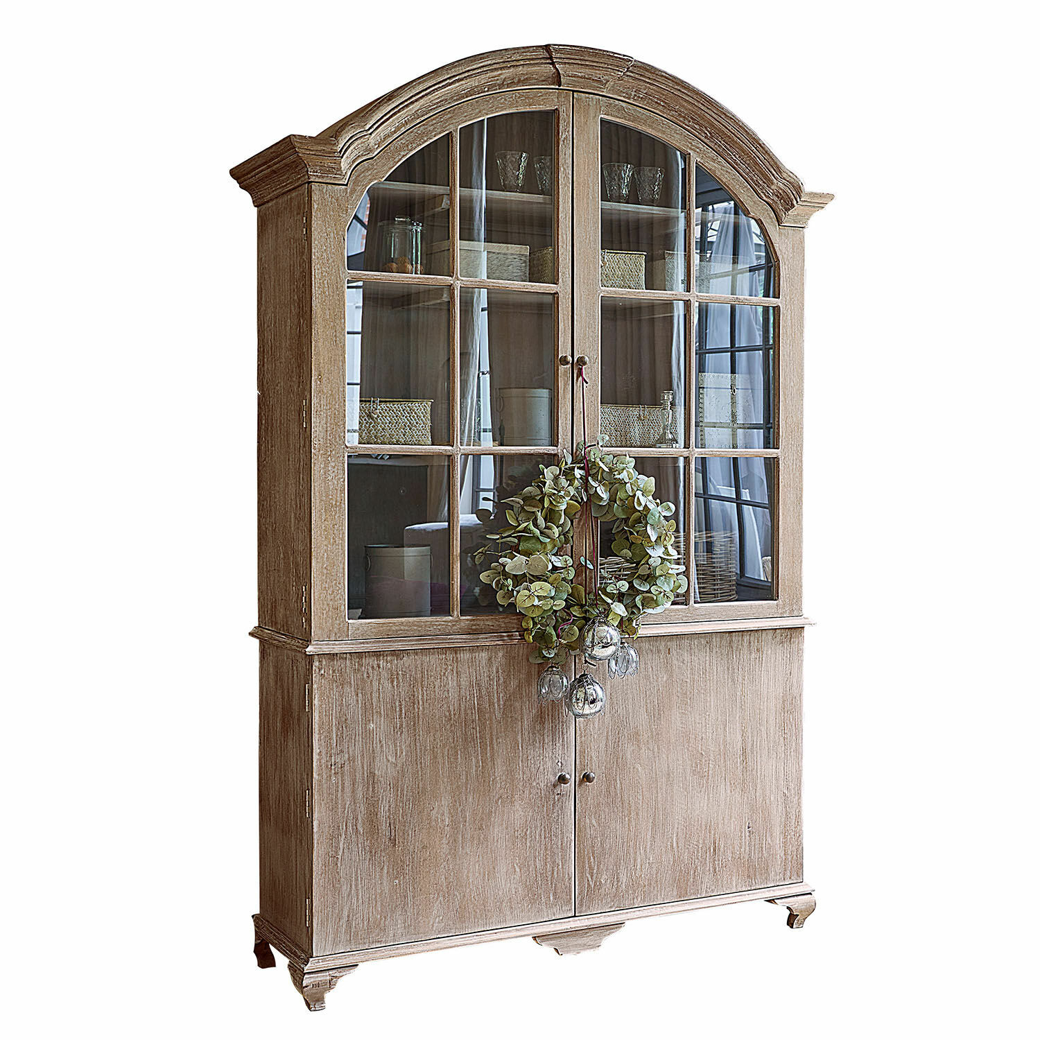 Schrank Périmonde Holzvitrine mit Glastüren und dekorativem Kranz in natürlicher Holzfarbe