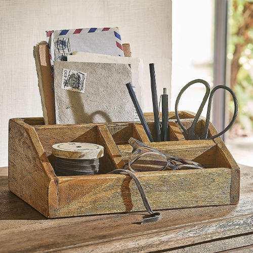 Holz-Organizer mit Fächern für Briefe, Schere und Brille in natürlicher Holzfarbe für den Schreibtisch