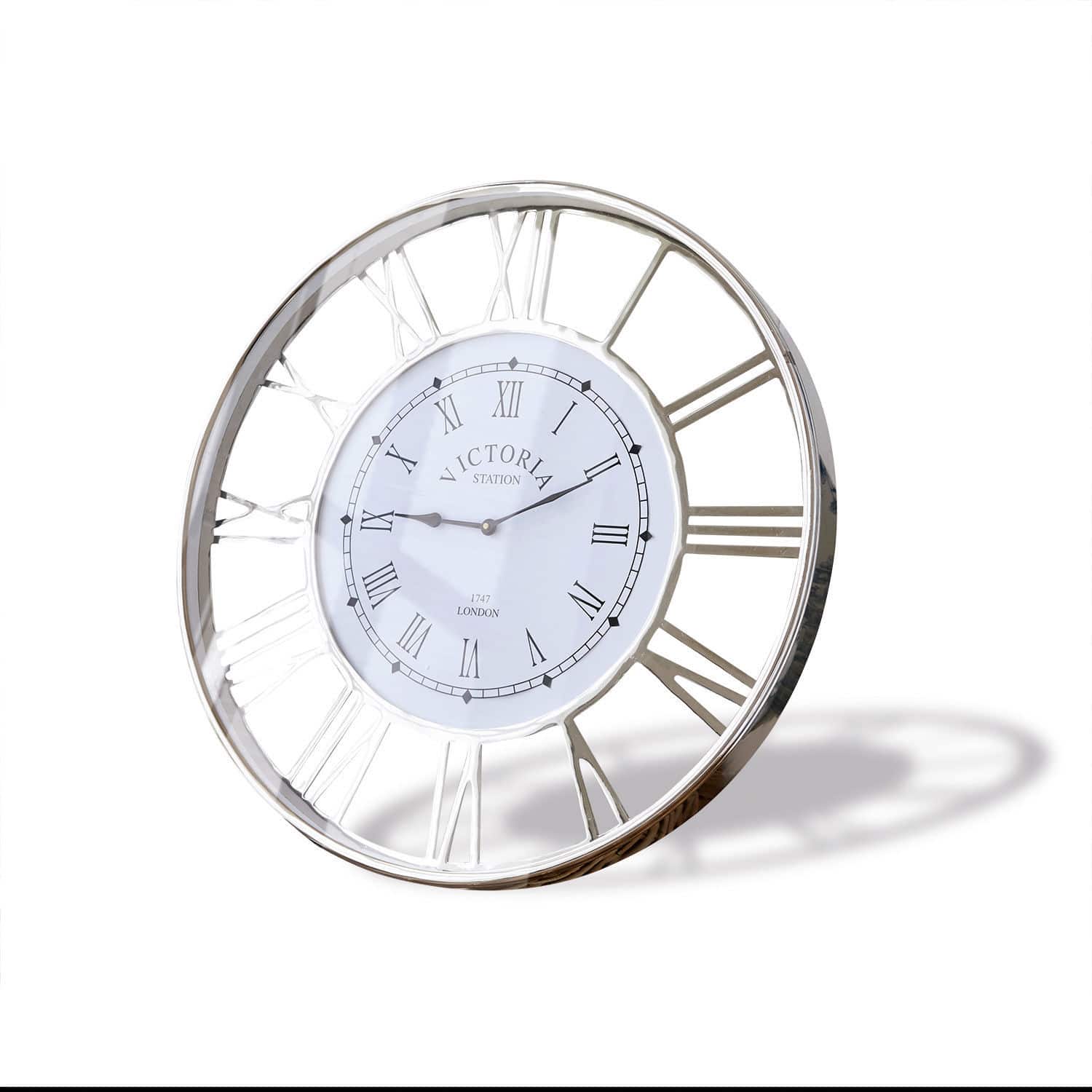 Uhr Victoria Station Runde Wanduhr mit silbernem Metallrahmen und weissem Zifferblatt mit römischen Zahlen, Wohnaccessoire