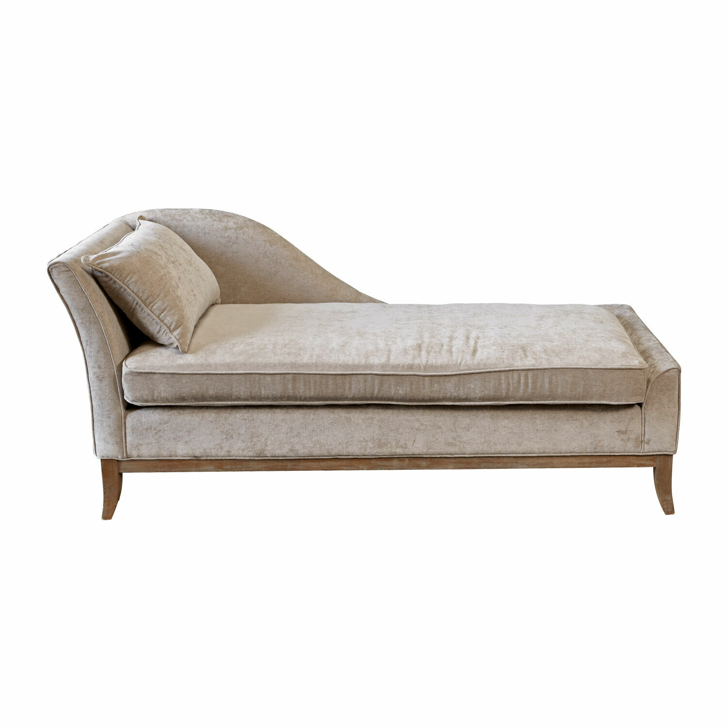 grau Graue Chaiselongue Alphonse aus weichem Stoff mit Holzgestell für entspanntes Sitzen.