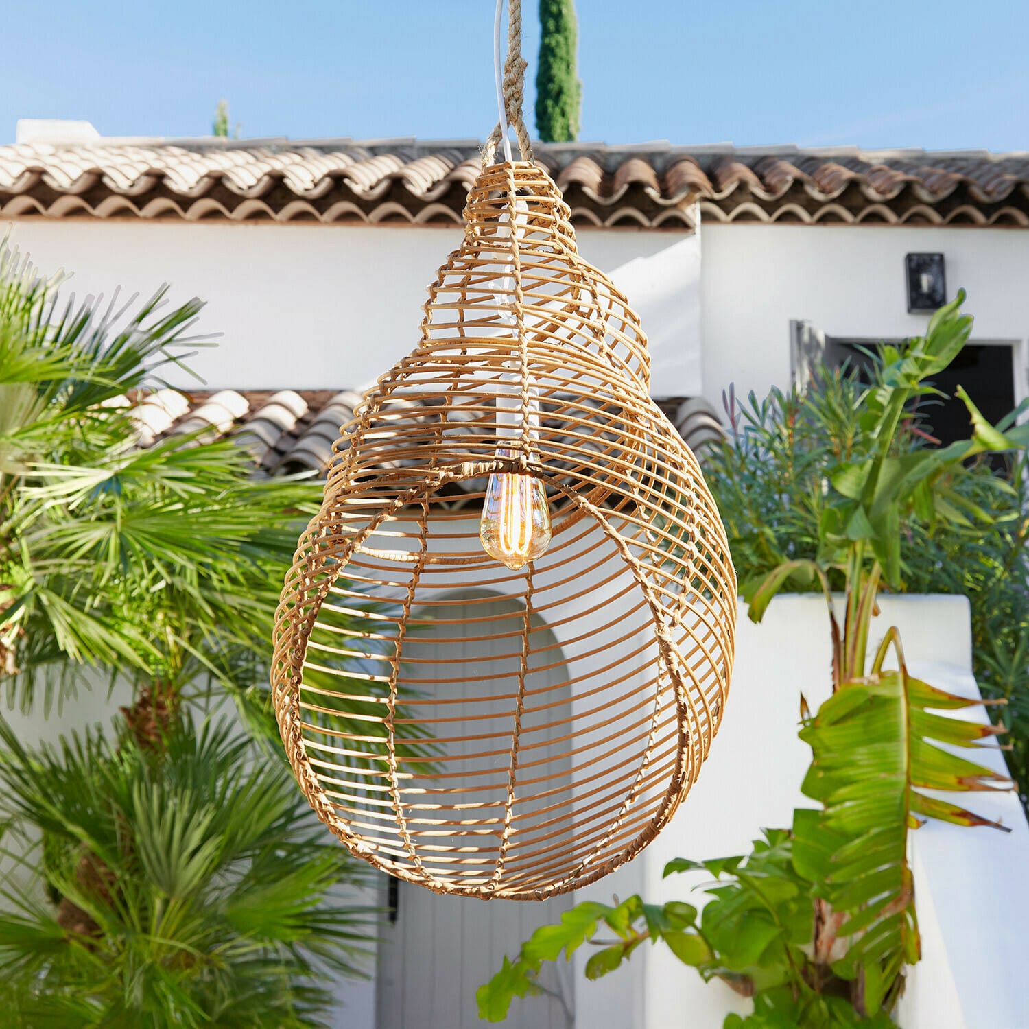 Lampenschirm Zolaira Hängelampe aus natürlichem Rattan für den Aussenbereich mit LED-Glühbirne, dekorative Gartenlampe