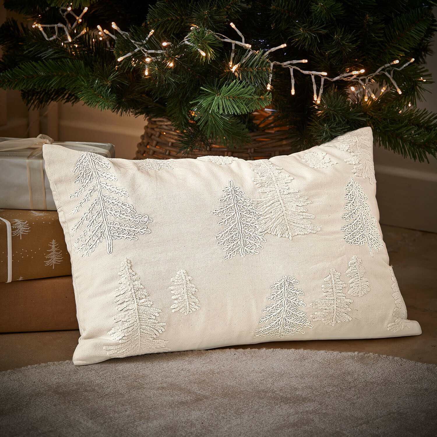 Kissenhülle Finjael Beiges Baumwollkissen mit bestickten Baum-Motiven, festliche Weihnachtsdekoration fürs Zuhause