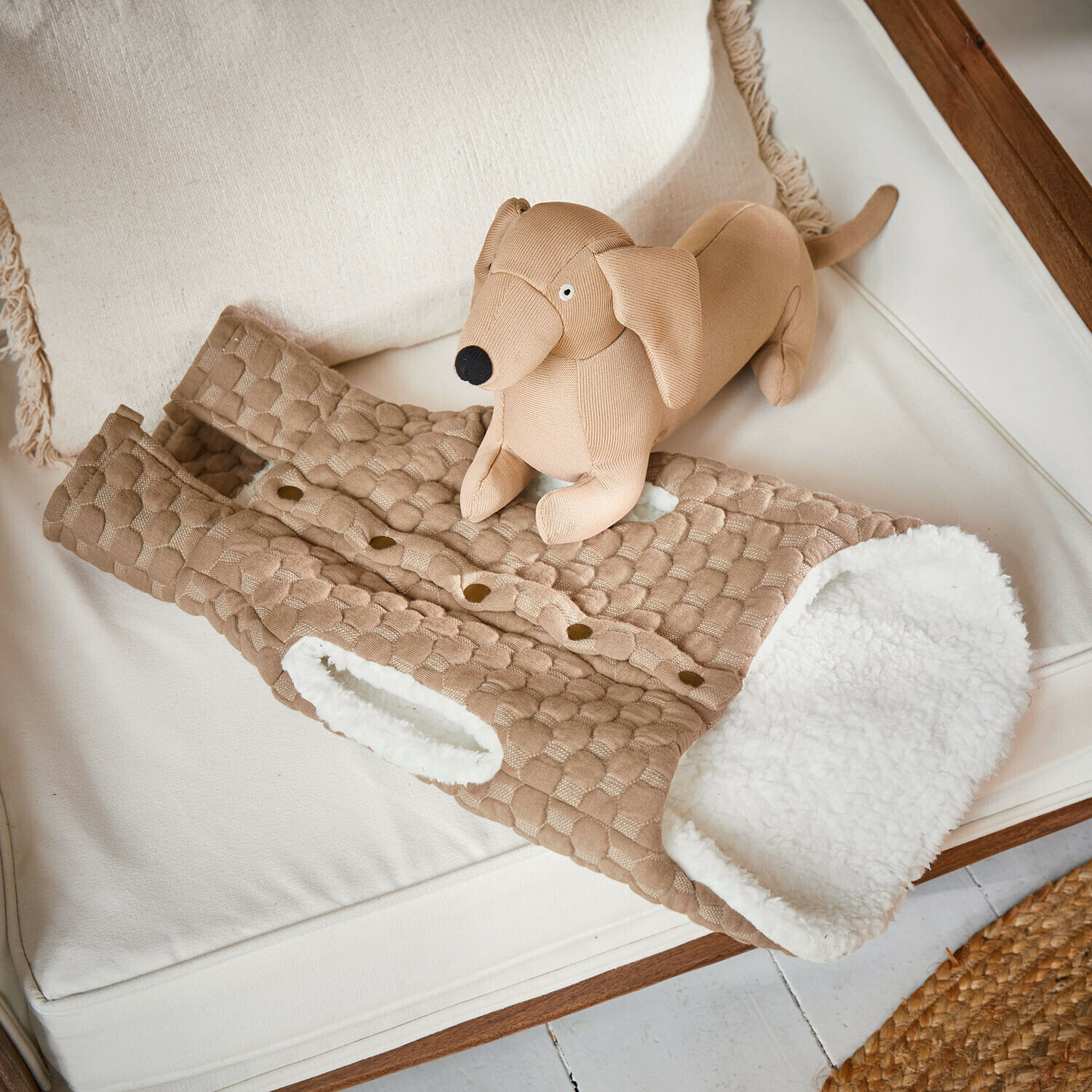 Hundemantel Cranley Beige gesteppte Weste mit weichem weissem Teddyfutter, wärmendes und modisches Kleidungsstück